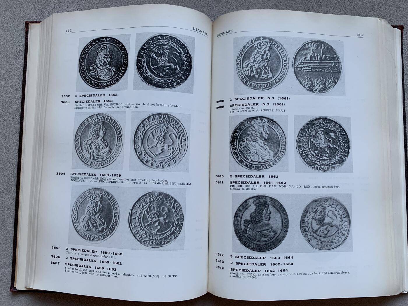 《竞宝斋》第293场- 周日，周一  2场连拍 （全场包邮） 达文波特欧洲克朗1600-1700目录，NGC和PCGS评级参考目录，达文波特欧洲目录第一难点，十分罕见。精装633页。
