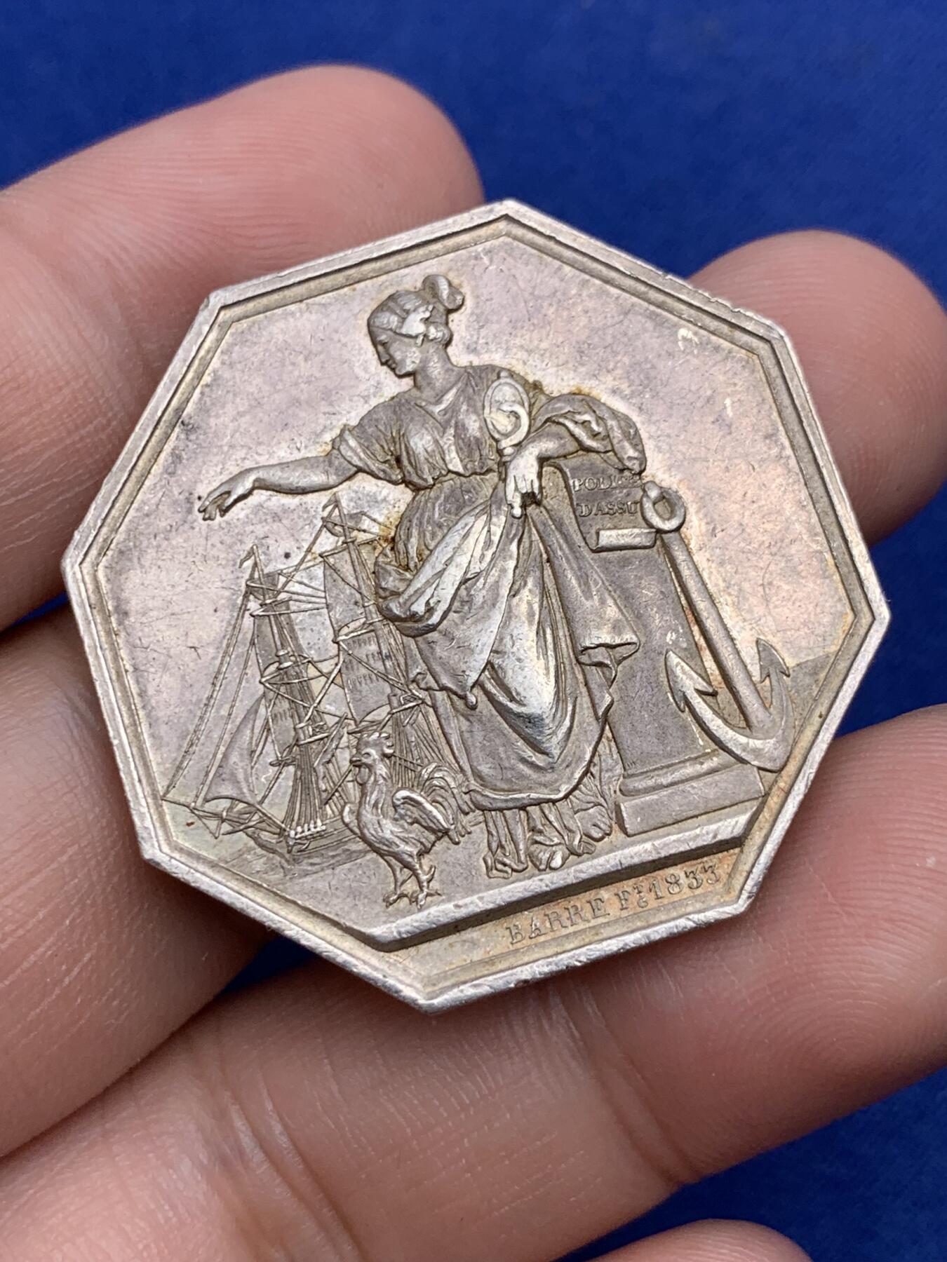 《竞宝斋》第293场- 周日，周一  2场连拍 （全场包邮） 法国1833 拿破仑与解放战争 八角银质代币 直径36.4mm 克重21.3g 早期油灯边铭 少见品种