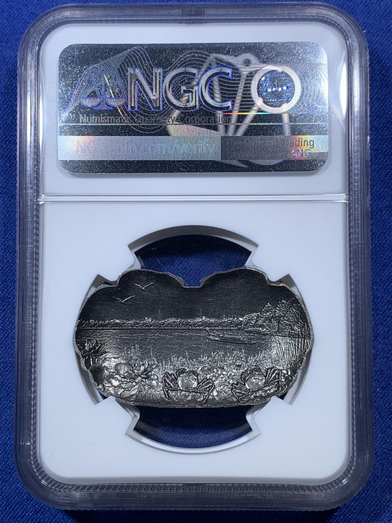 《竞宝斋》第293场- 周日，周一  2场连拍 （全场包邮） NGC MS70ANTIQUED 中国2020螃蟹造型铜章 首次发布 背面景观别致