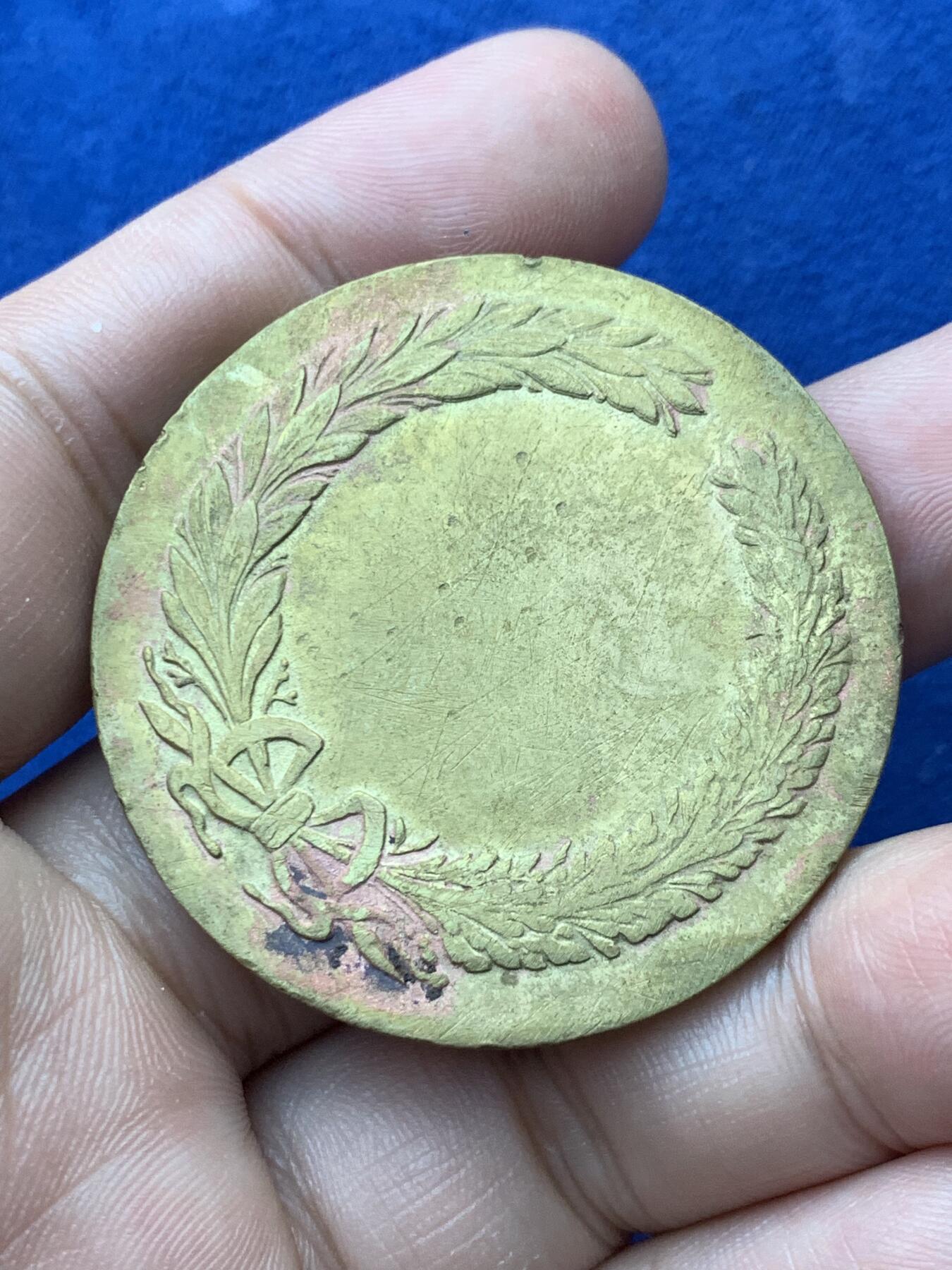 《竞宝斋》第293场- 周日，周一  2场连拍 （全场包邮） 法国古典式摔跤铜章 44.2mm 42.8g