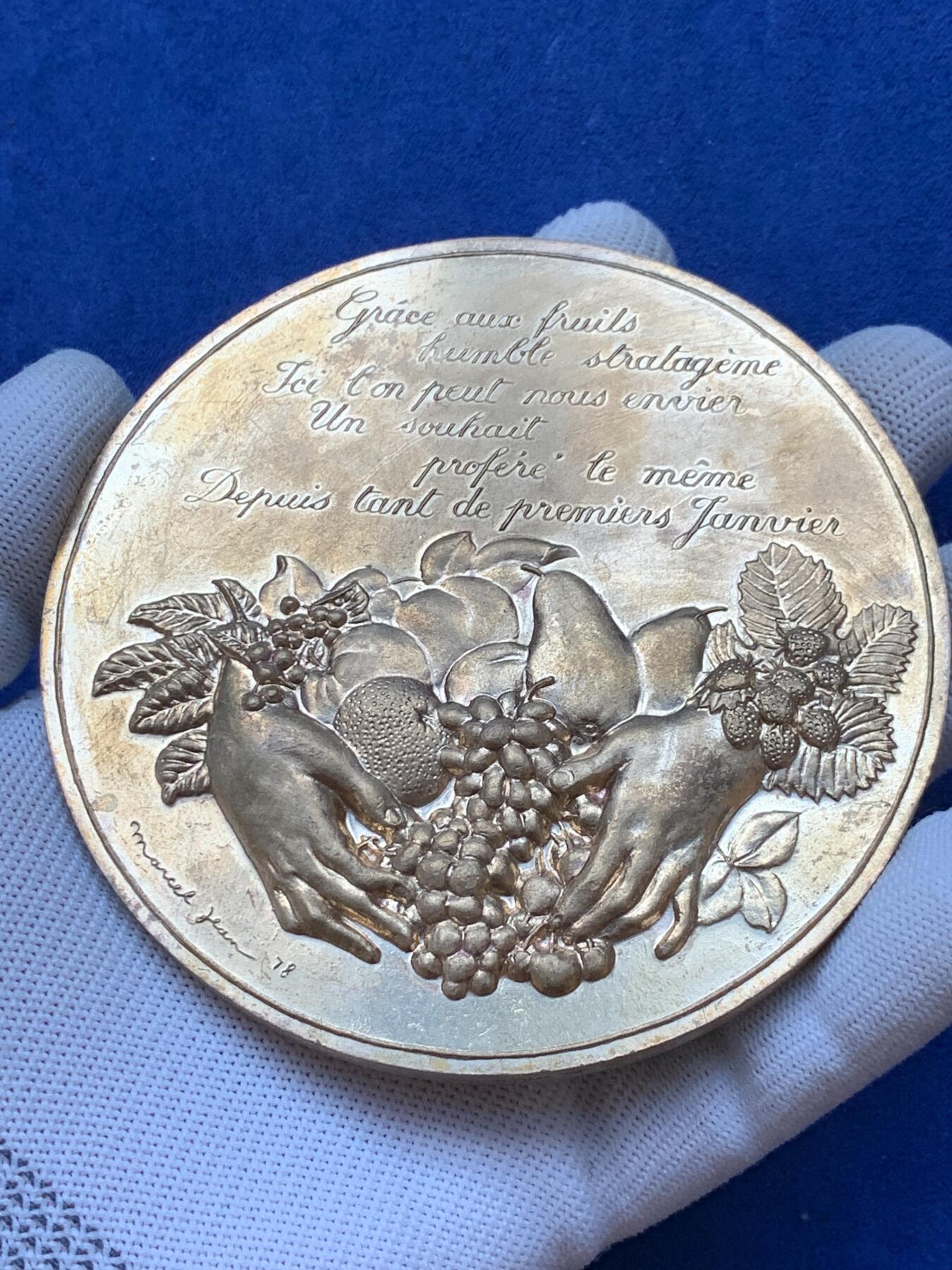 《竞宝斋》第293场- 周日，周一  2场连拍 （全场包邮） 法国愿望之手铜章 巨大规格 99mm 405.4g