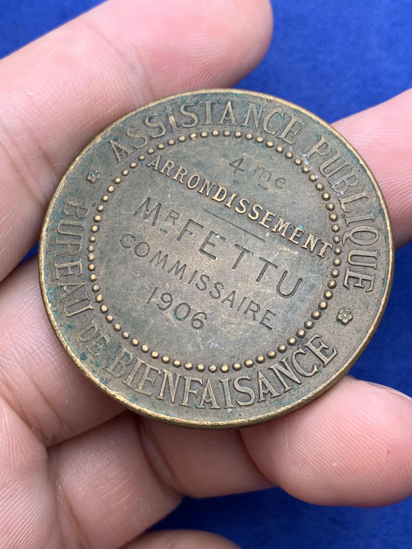 《竞宝斋》第293场- 周日，周一  2场连拍 （全场包邮） 法国公共保险铜章 包浆均匀 盾徽细致 41mm 31.4g