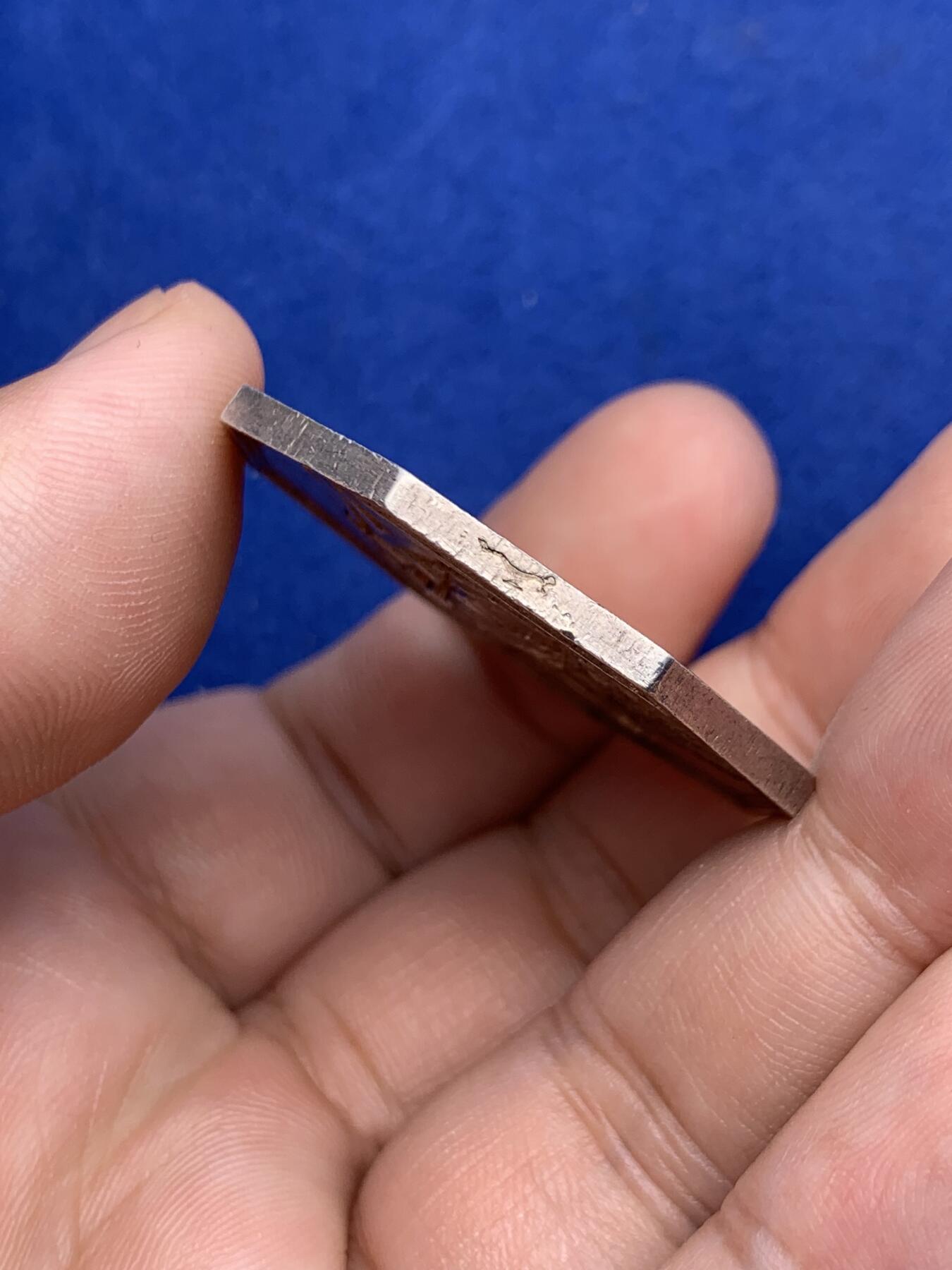 《竞宝斋》第293场- 周日，周一  2场连拍 （全场包邮） 法国1833 拿破仑与解放战争 八角银质代币 直径36.4mm 克重21.3g 早期油灯边铭 少见品种