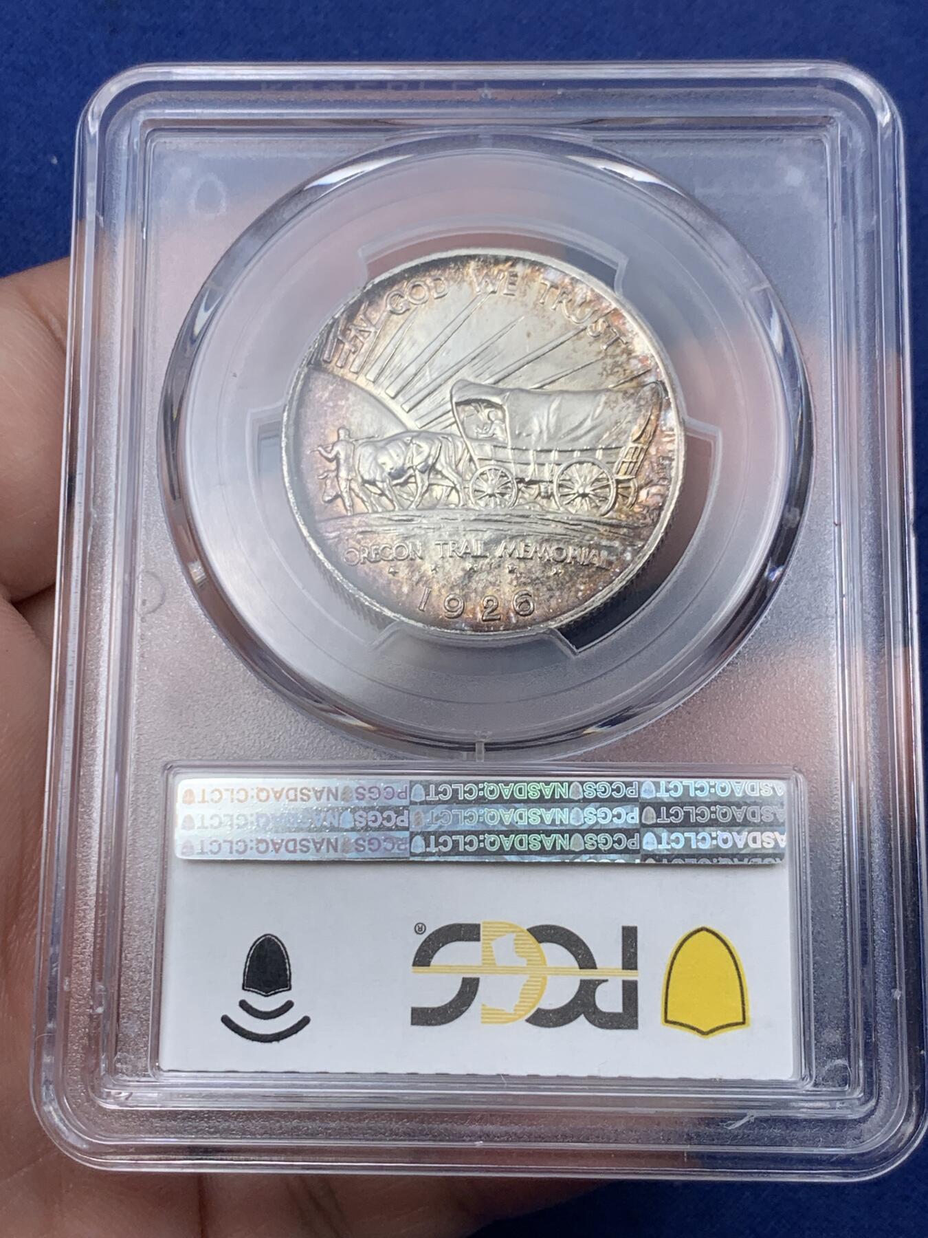 《竞宝斋》第293场- 周日，周一  2场连拍 （全场包邮） PCGS MS64 美国 1926年 俄勒冈小道半美元银币 正面印第安人 背面大篷车 这枚镜面+五彩包浆+CAC标 媲美更高分