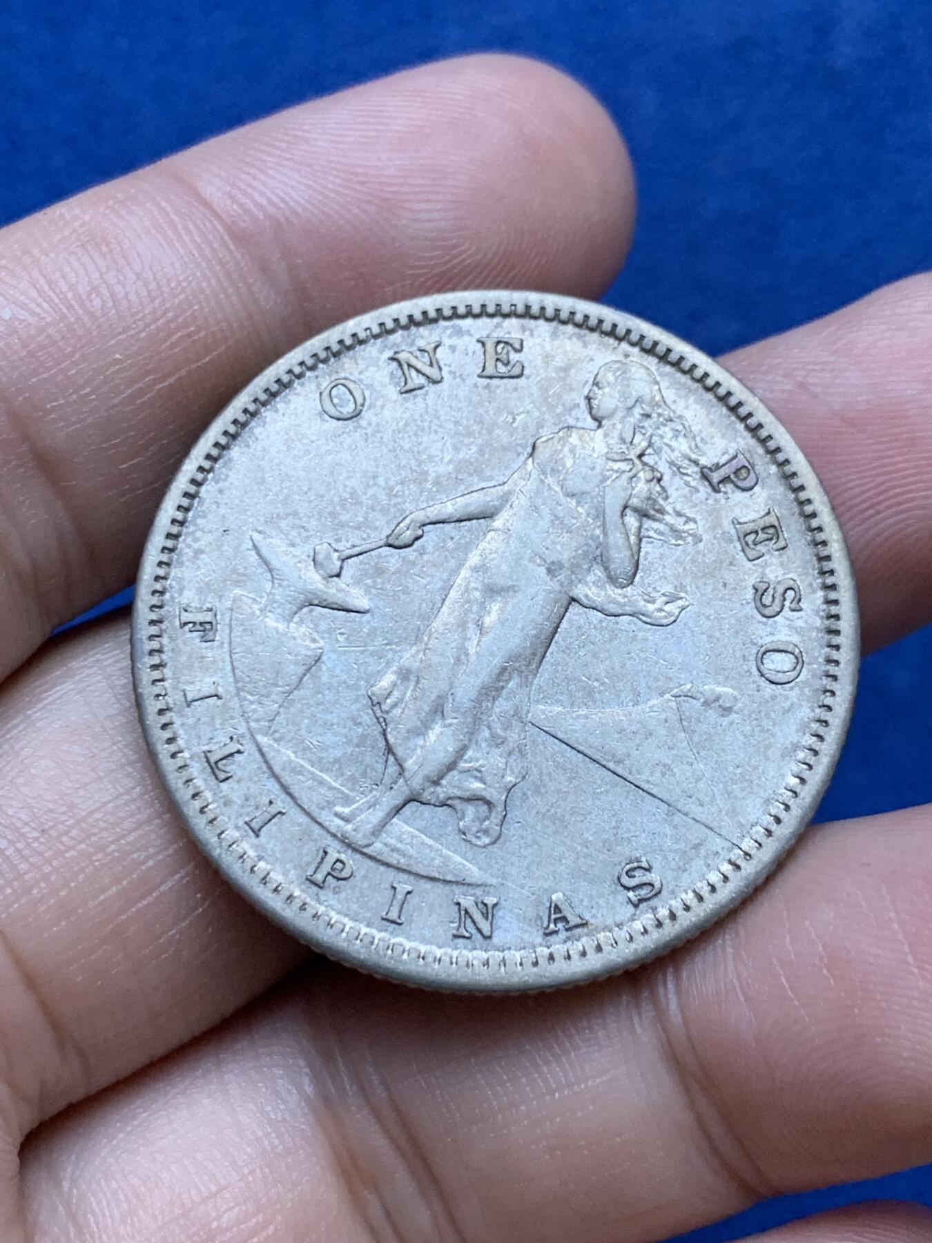 《竞宝斋》第293场- 周日，周一  2场连拍 （全场包邮） 美属菲律宾 1907年 打铁女神 1比索 银币 XF品相 自然原味