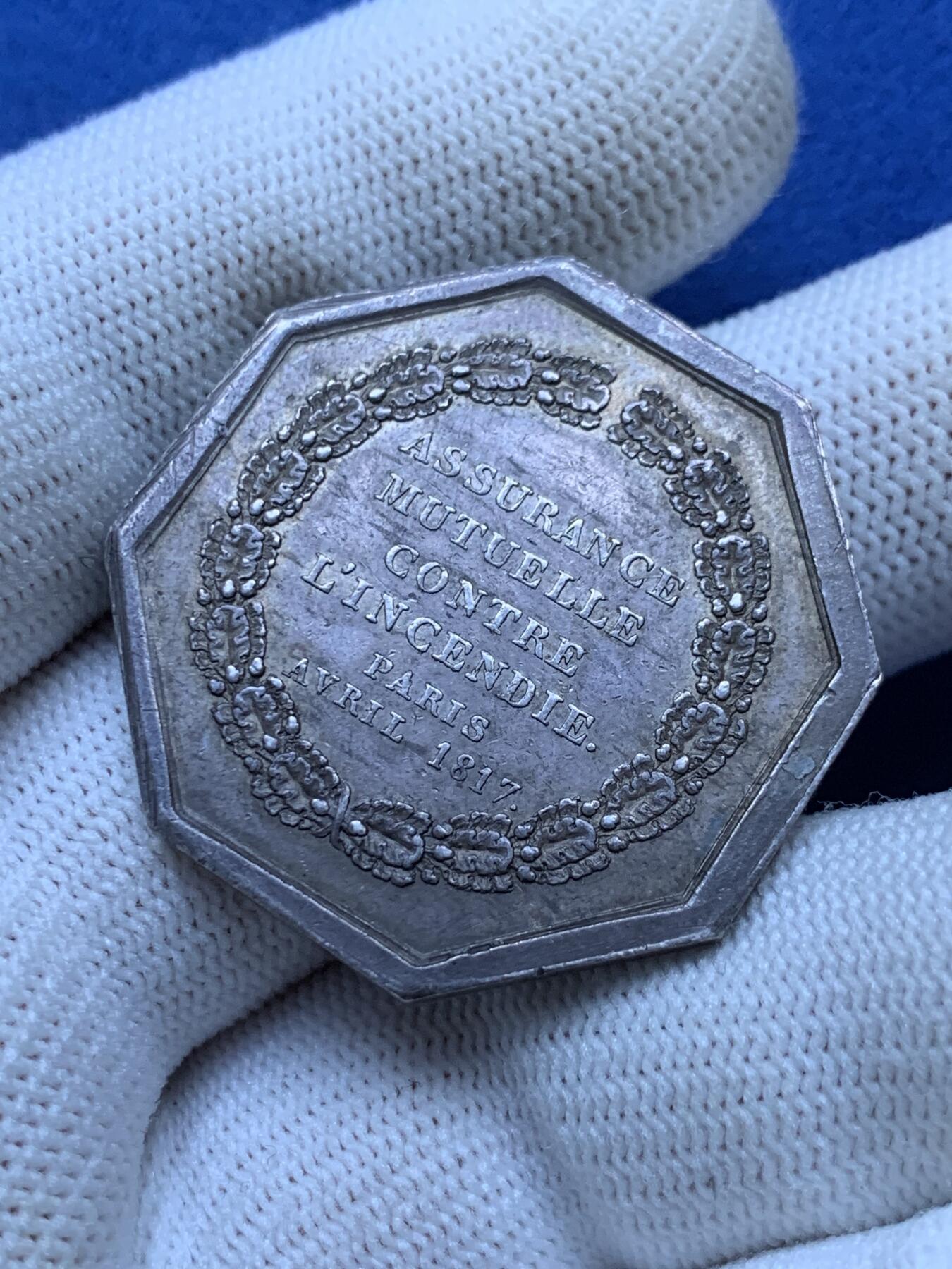 《竞宝斋》第293场- 周日，周一  2场连拍 （全场包邮） 法国1817巴黎火灾互助保险公司八角银代币 经典大火龙 16.3g 33.7mm 无边铭 老包浆五彩