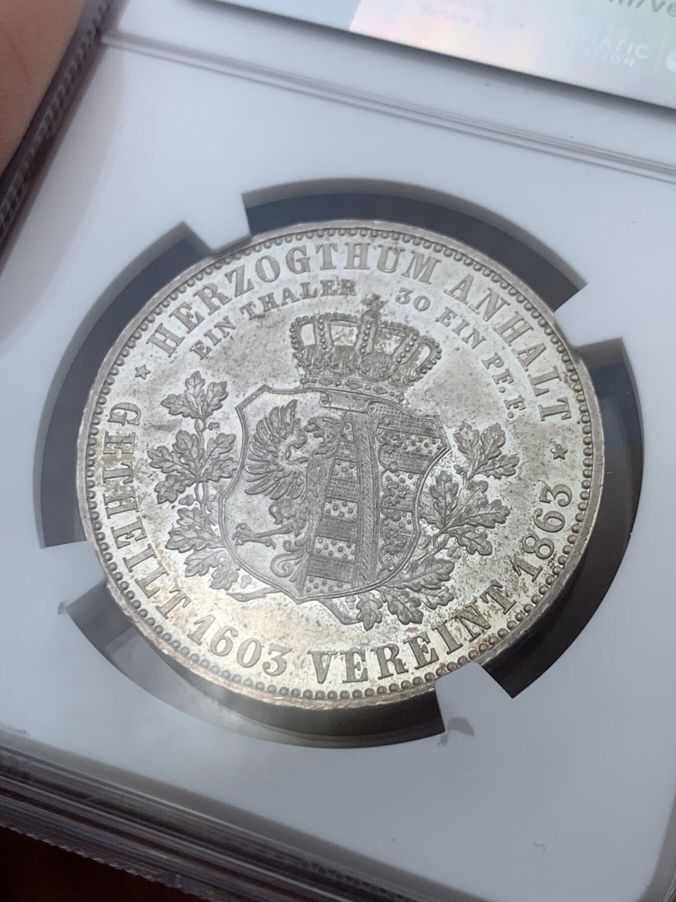 《竞宝斋》第293场- 周日，周一  2场连拍 （全场包邮） NGC MS63 德国 安哈特 德绍 1863年 泰勒银币 卷发猛男时髦造型 淡彩包浆 可藏