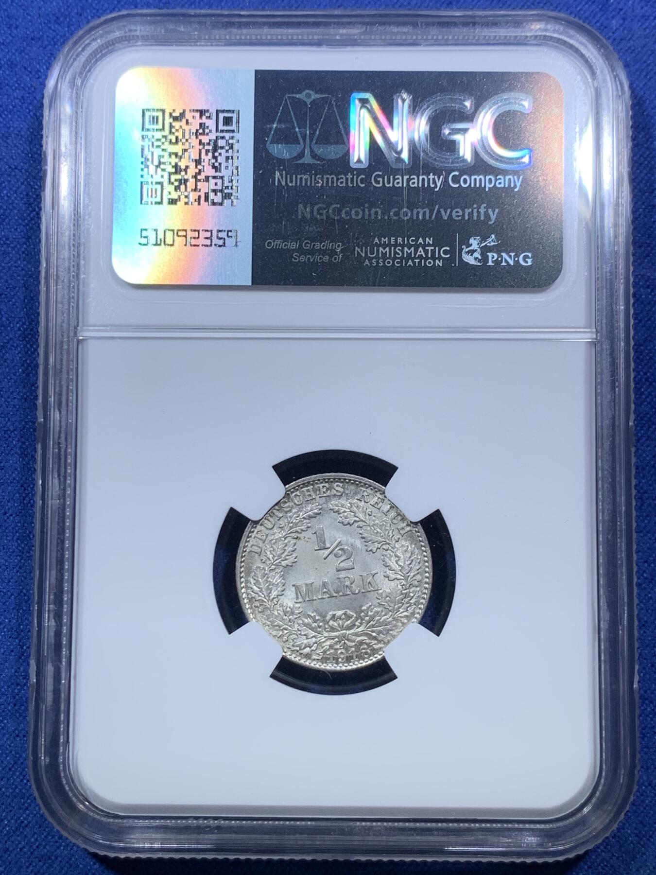 《竞宝斋》第293场- 周日，周一  2场连拍 （全场包邮） NGC MS66 德国1918D普鲁士1/2马克  边缘带黄油光 高分值得收藏