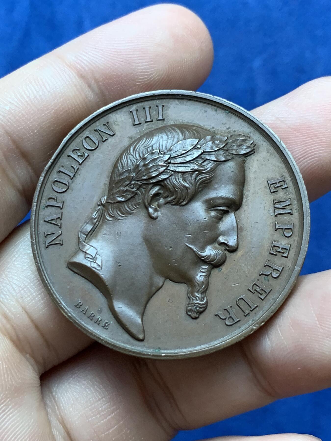 《竞宝斋》第293场- 周日，周一  2场连拍 （全场包邮） 1868年法国拿破仑三世铜章 直径41mm 重量33克 好品相 巧克力包浆