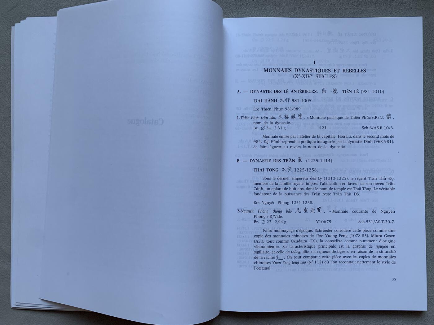 《竞宝斋》第293场- 周日，周一  2场连拍 （全场包邮） 两本一套 安南硬币图录及增补刊，绝版收藏级书籍，原刊为法国著名安南学者蒂埃里·弗朗索瓦于1987年出版并在2001年出版增补刊。A4纸大小。