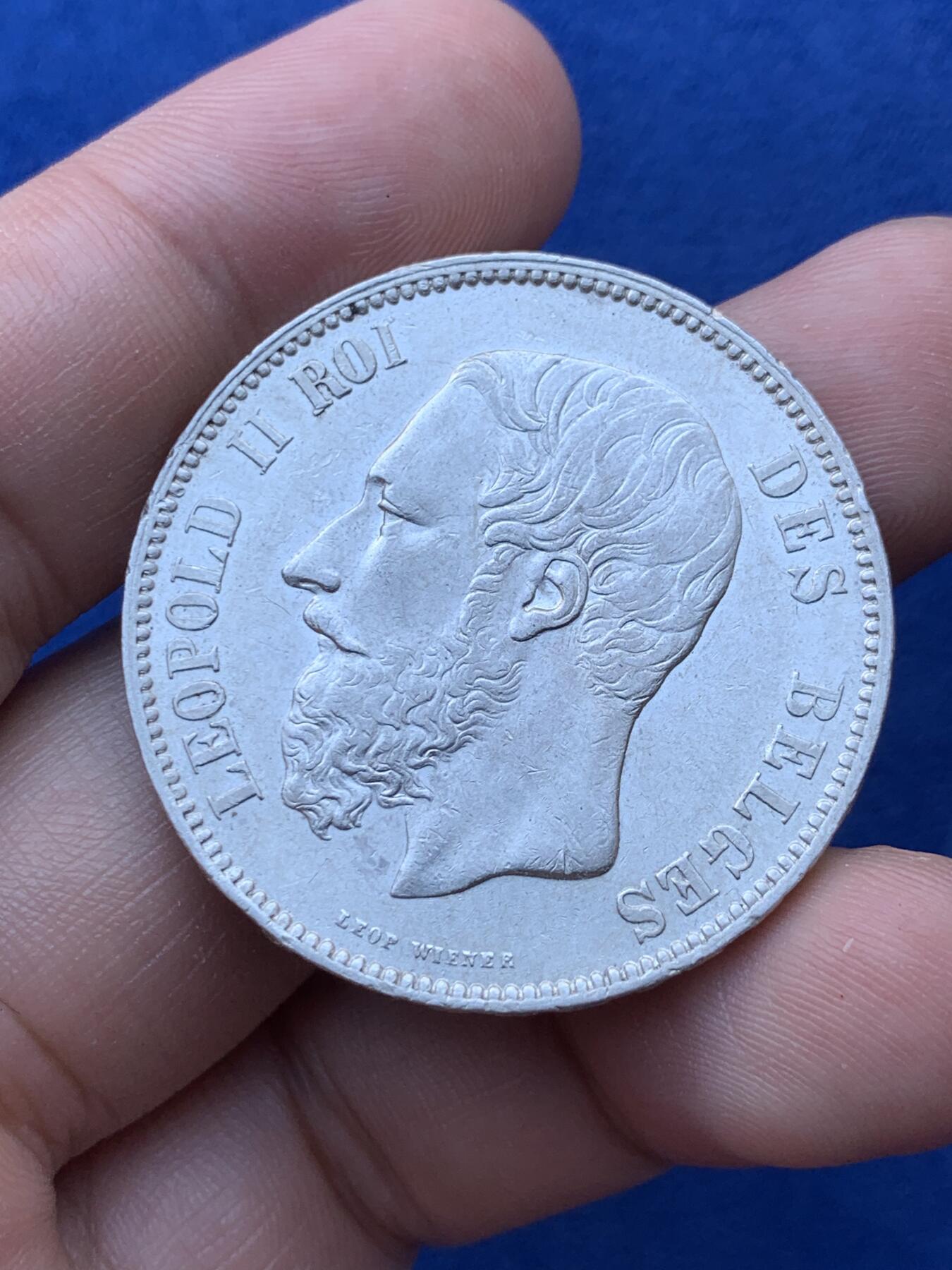 《竞宝斋》第293场- 周日，周一  2场连拍 （全场包邮） 比利时1873年利奥波德二世5法郎银币 边齿割手的品相 底光不错