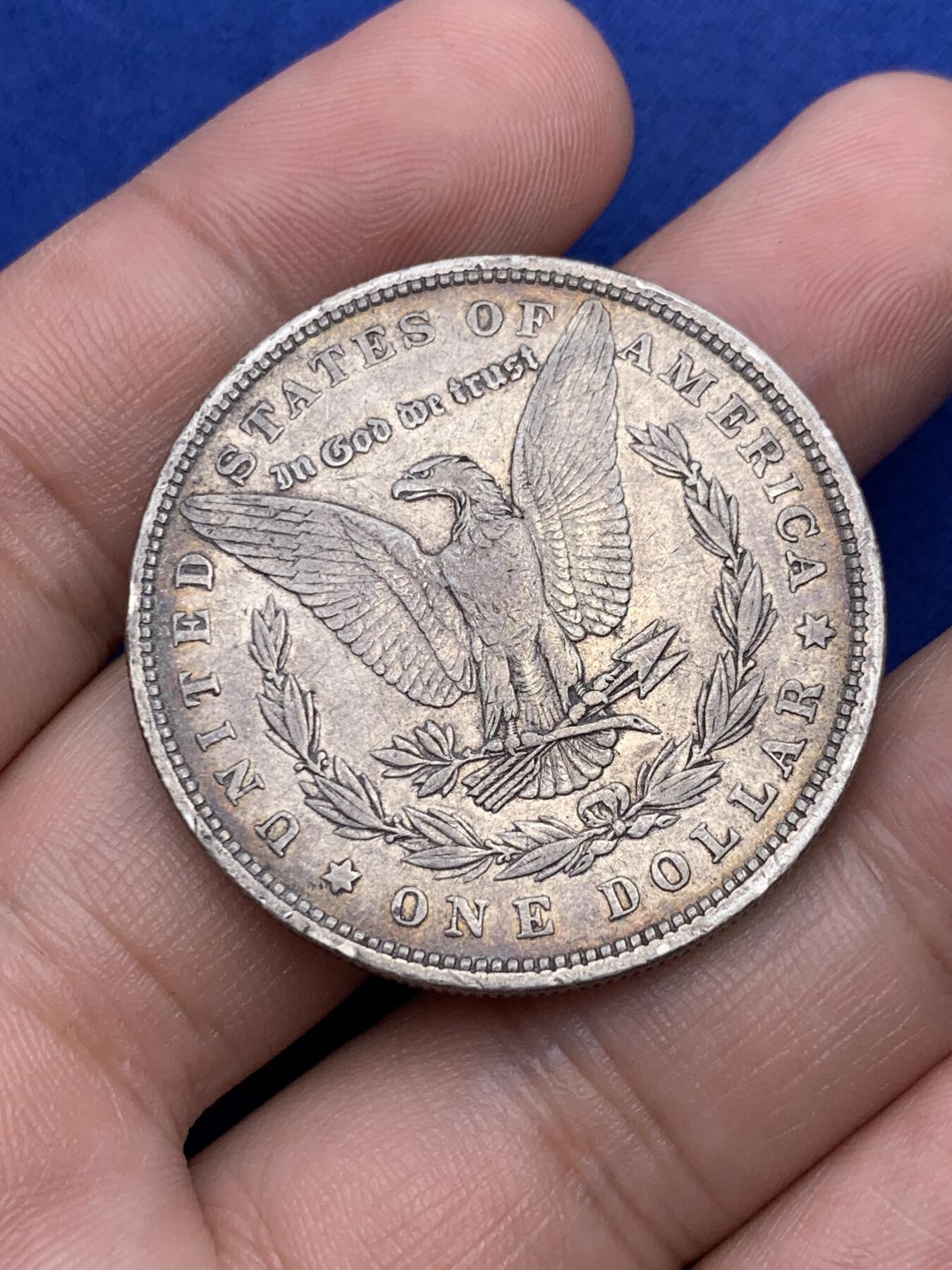 《竞宝斋》第293场- 周日，周一  2场连拍 （全场包邮） 美国1879年摩根银币 早期年份 老味道老包浆 正背面都带一点彩 品相不错