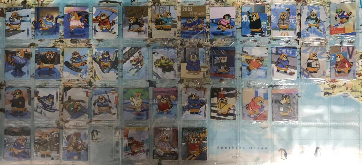 卡牌限时003专场 小浣熊冬季奥运会全套，原袋出厂品相，40张全，带卡册。”卡册不是全新