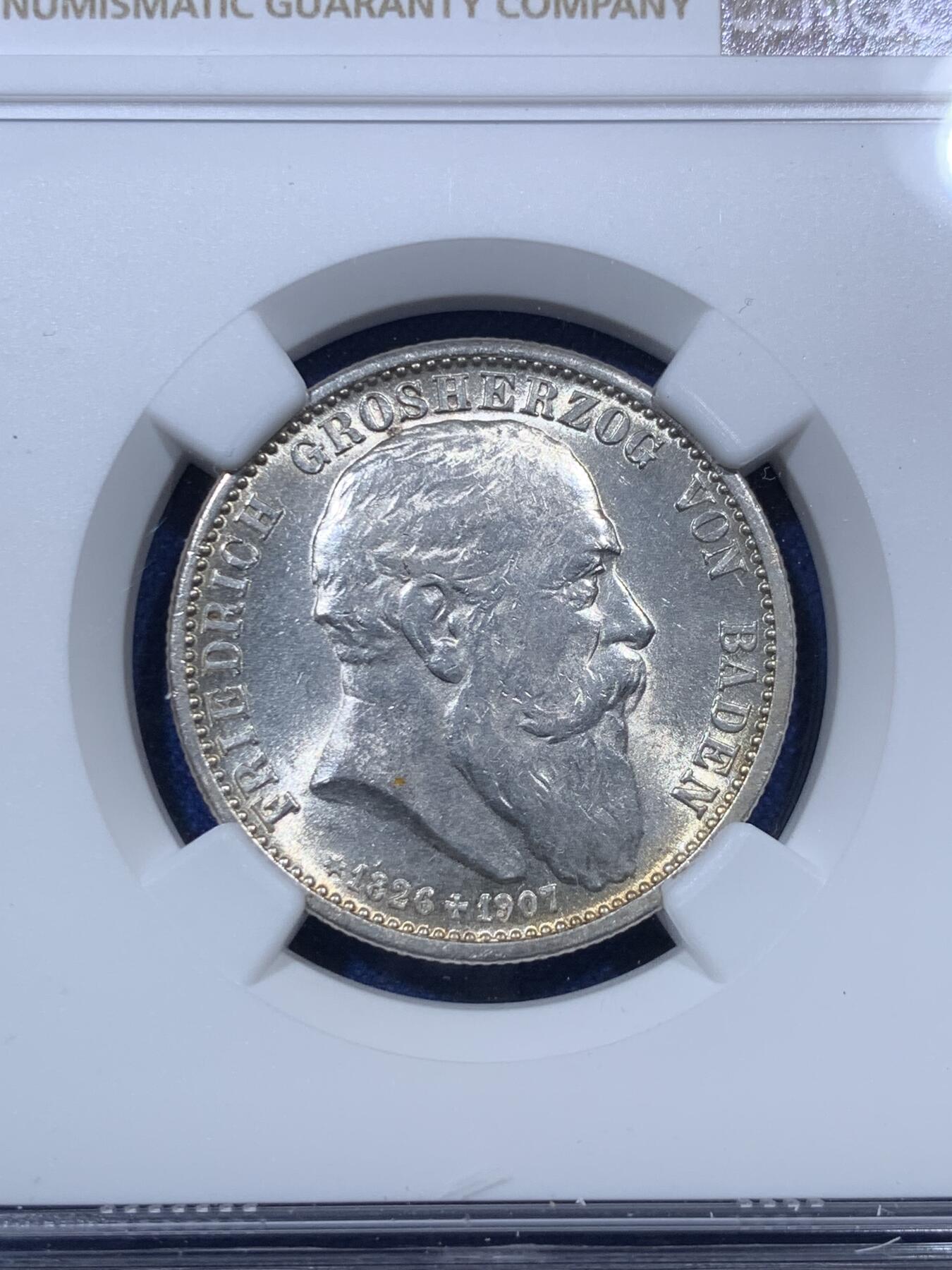 《竞宝斋》第293场- 周日，周一  2场连拍 （全场包邮） NGC MS64 德国巴登1907年大公逝世纪念2马克银币