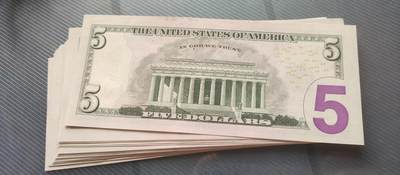 Unc 美国纸币 2006年 彩色首发版 5元纸币 Unc 美国纸币 2006年 彩色首发版 5元纸币
