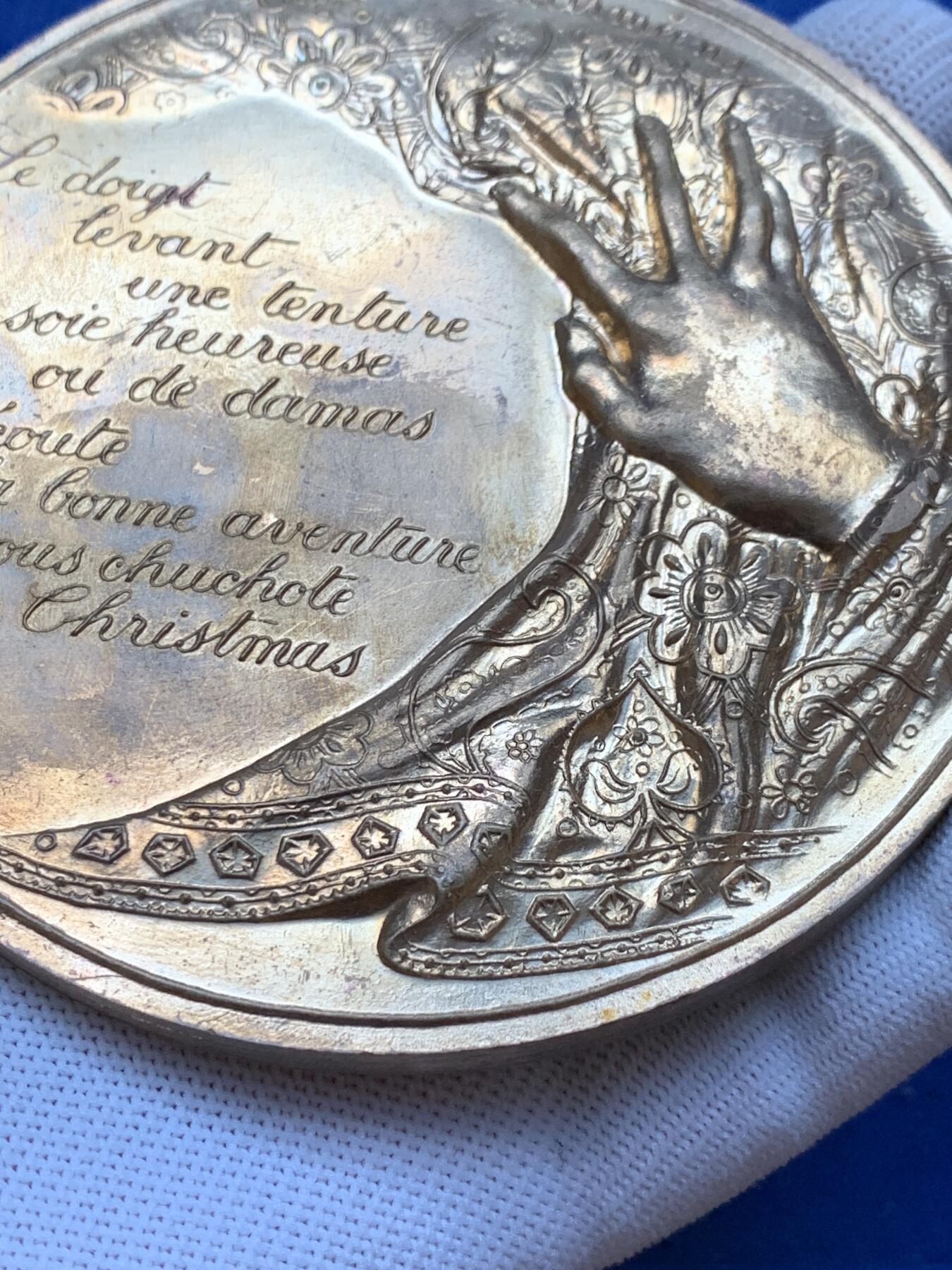 《竞宝斋》第293场- 周日，周一  2场连拍 （全场包邮） 法国愿望之手铜章 巨大规格 99mm 405.4g