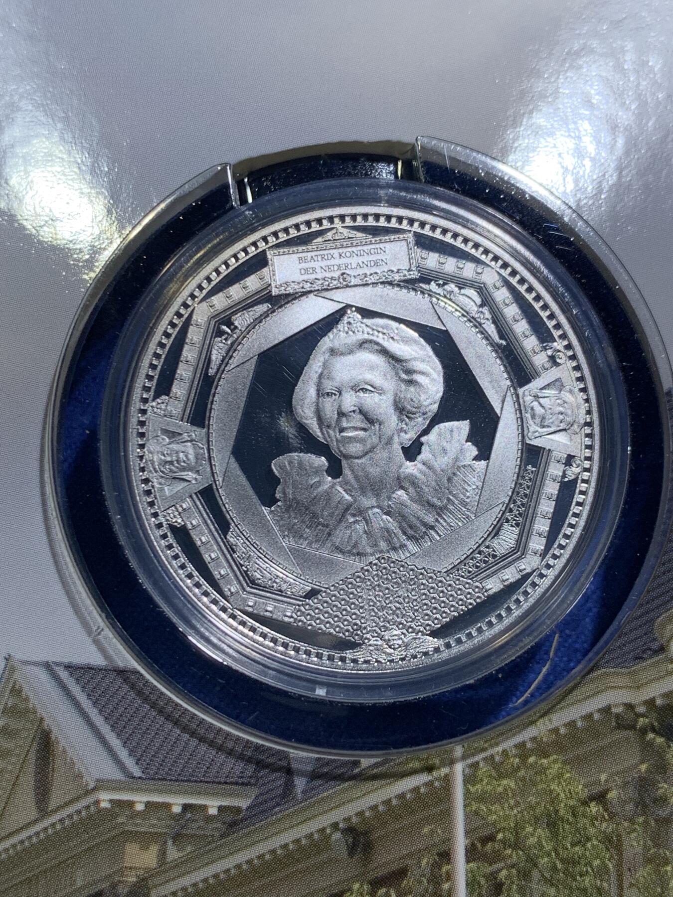 《竞宝斋》第293场- 周日，周一  2场连拍 （全场包邮） 荷兰2011克劳斯最佳设计二维码银币 发行量12500枚