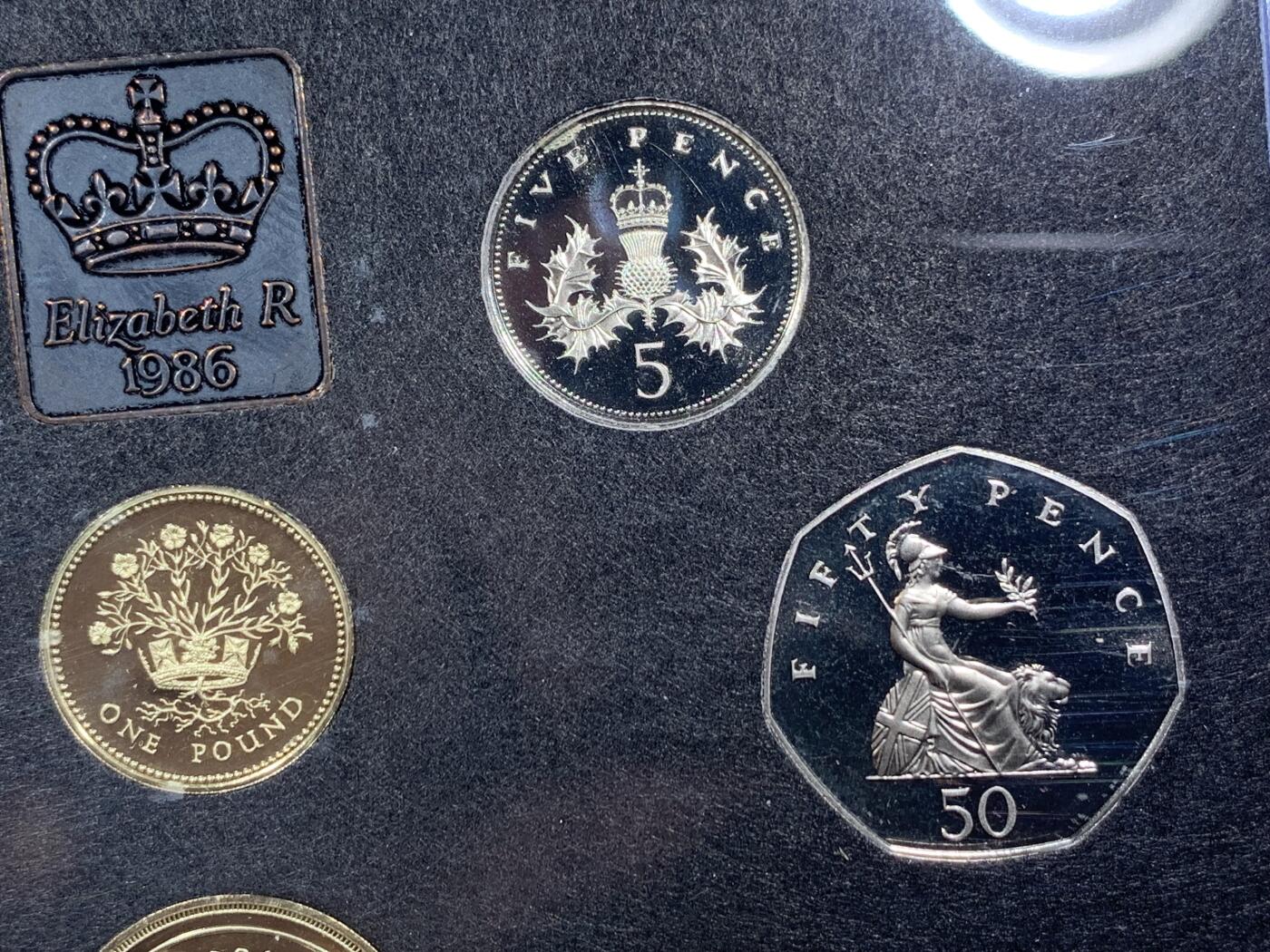 《竞宝斋》第293场- 周日，周一  2场连拍 （全场包邮） 英国1986年硬币套装 8枚装精制版 含2英镑纪念币