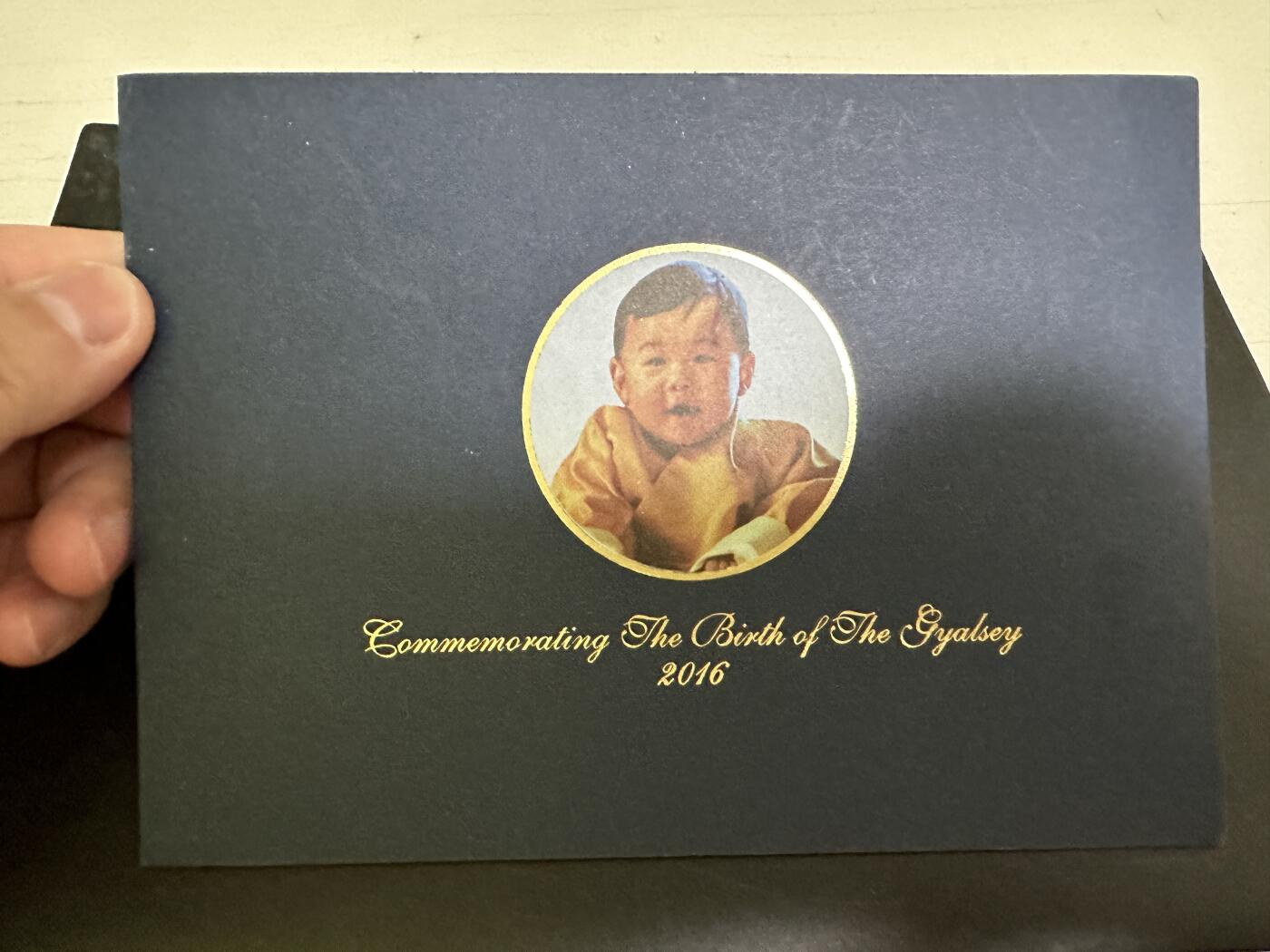 《外钞收藏家》第三百九十七期 不丹100纪念钞原装册子+精美8张纸币 全新UNC 裸币有少量潮 9张一起