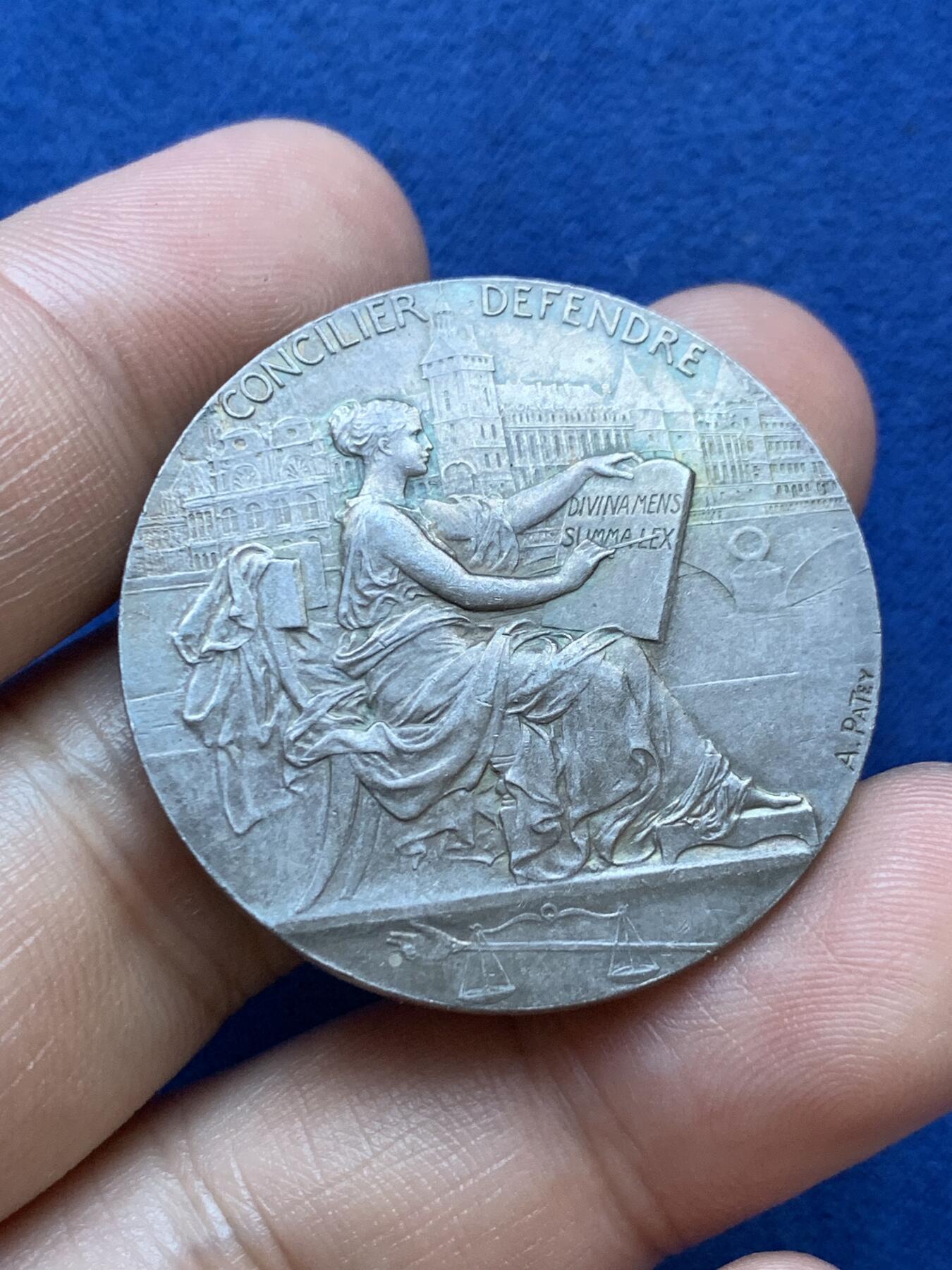 《竞宝斋》第293场- 周日，周一  2场连拍 （全场包邮） 法国塞纳河一审法庭司法银章 36.4mm 19.45g 丰饶角argent