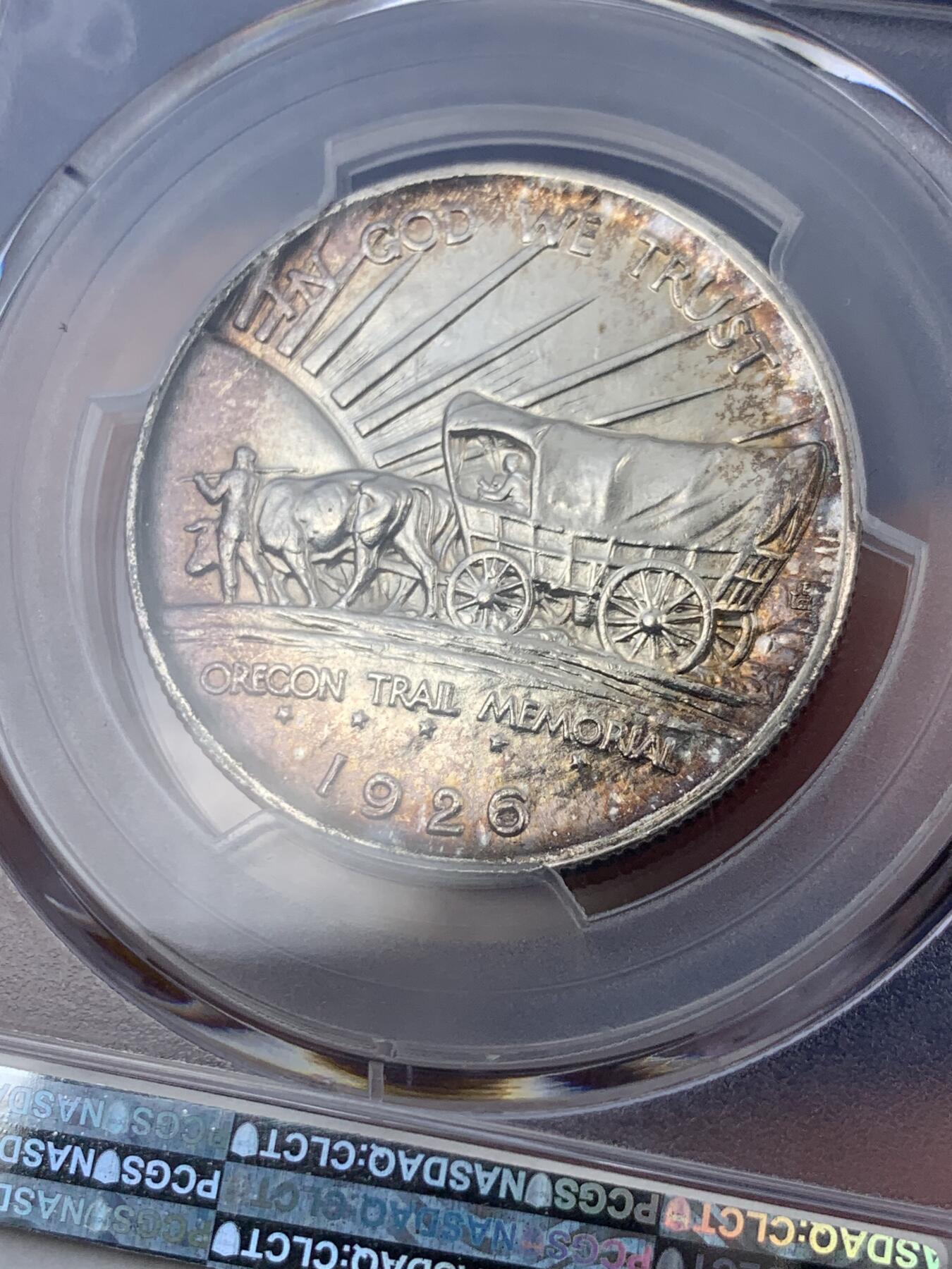 《竞宝斋》第293场- 周日，周一  2场连拍 （全场包邮） PCGS MS64 美国 1926年 俄勒冈小道半美元银币 正面印第安人 背面大篷车 这枚镜面+五彩包浆+CAC标 媲美更高分
