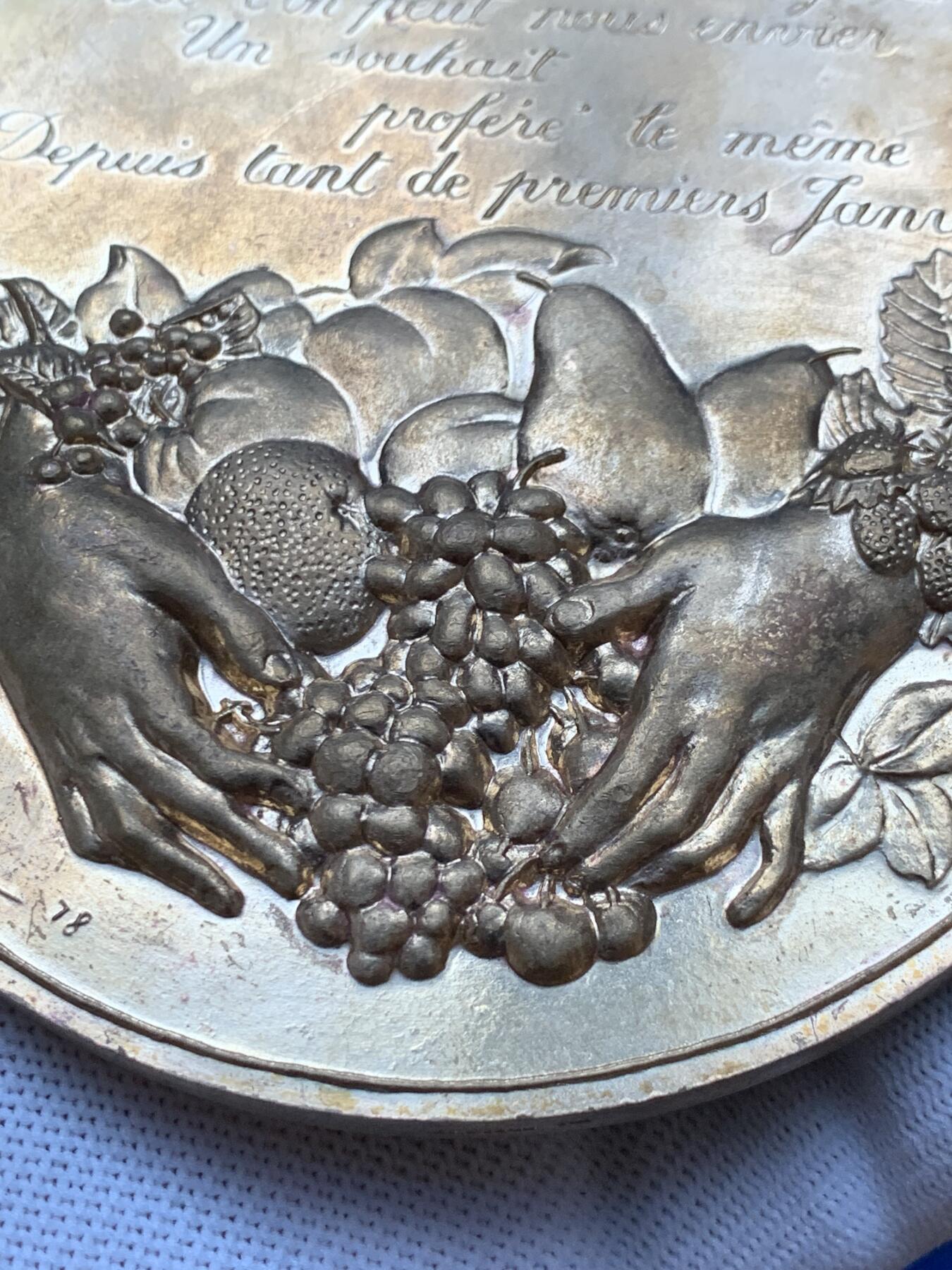 《竞宝斋》第293场- 周日，周一  2场连拍 （全场包邮） 法国愿望之手铜章 巨大规格 99mm 405.4g