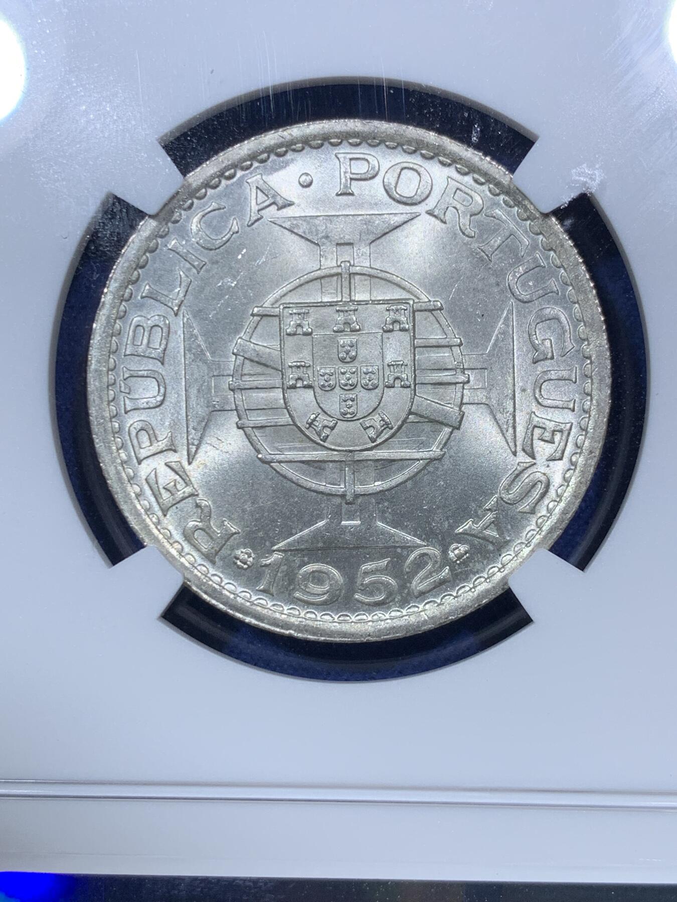 《竞宝斋》第293场- 周日，周一  2场连拍 （全场包邮） NGC MS65 1952 澳门 5圆 银币 低评！两面转光 细节极为清晰 高分可藏 潜力品种