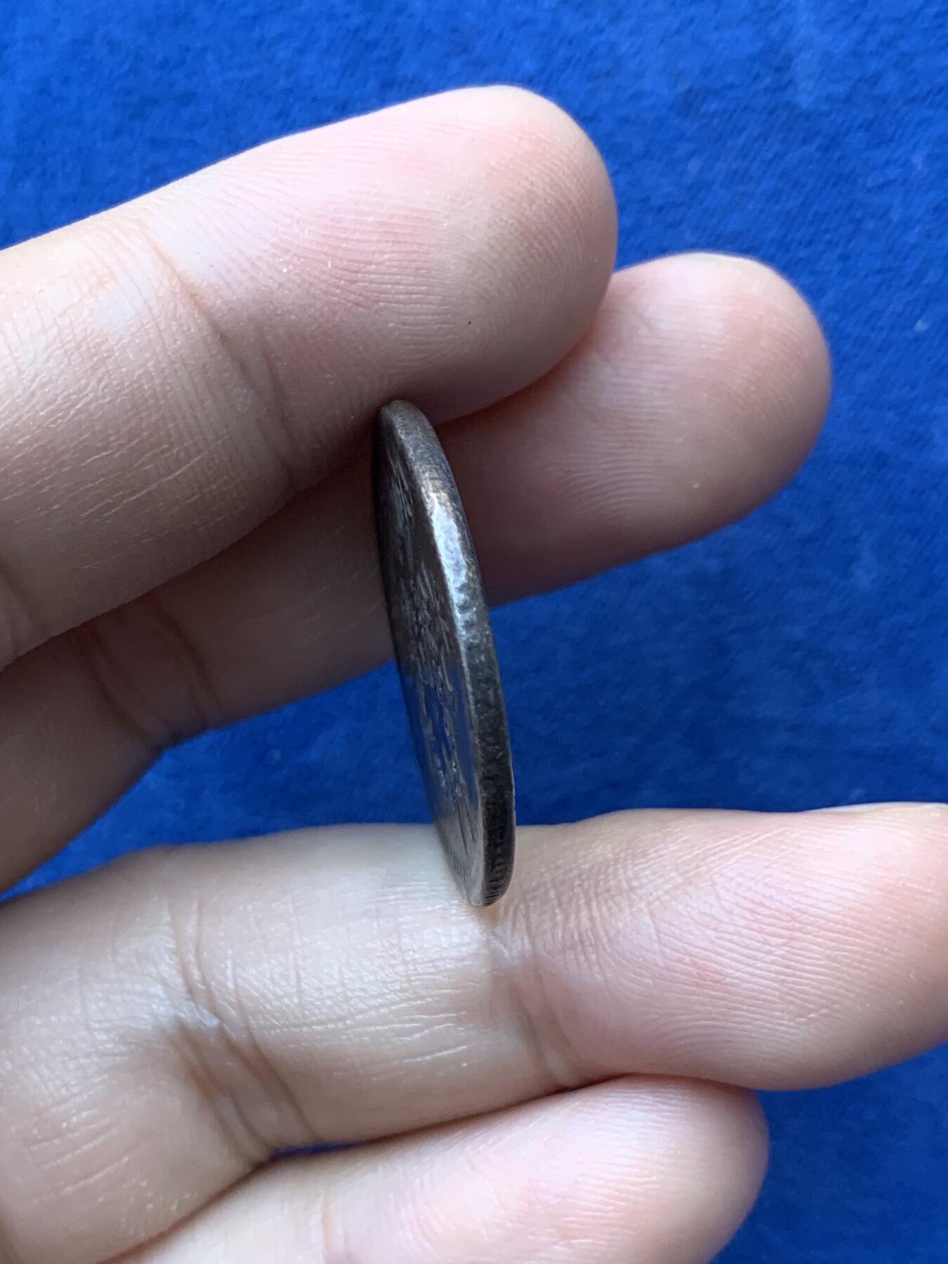 《竞宝斋》第293场- 周日，周一  2场连拍 （全场包邮） 新疆喀造光绪银元三钱 全深打满字口花枝 细节见图