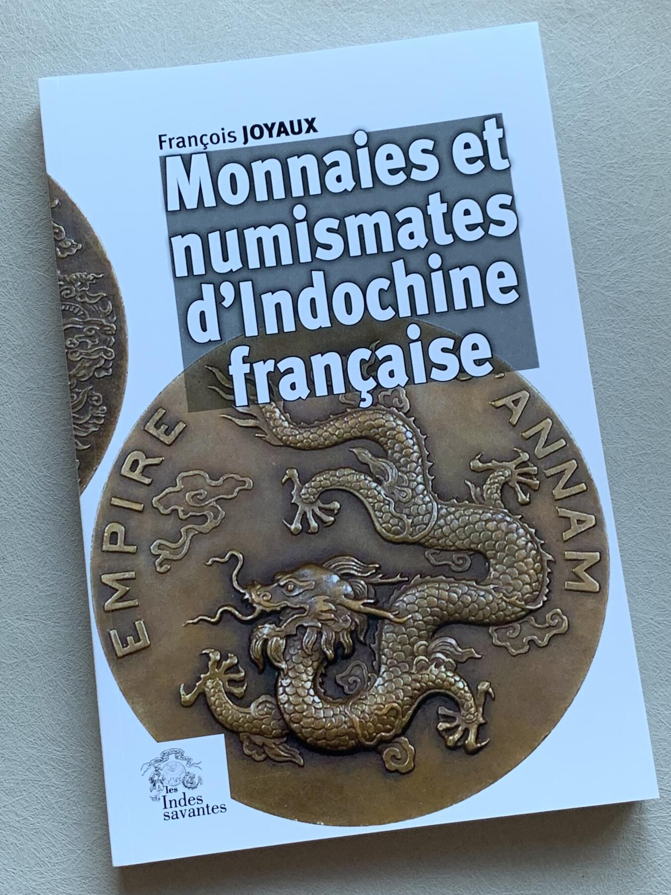 《竞宝斋》第293场- 周日，周一  2场连拍 （全场包邮） 法属印度支那的硬币与钱币，作者对越南、老挝和柬埔寨的货币历史提供了尽可能完整的研究。绝非市面上常见的简单图录类书籍，而是对造币历史进行了非常详尽的背景研究，非常适合深入学习，厚达297页