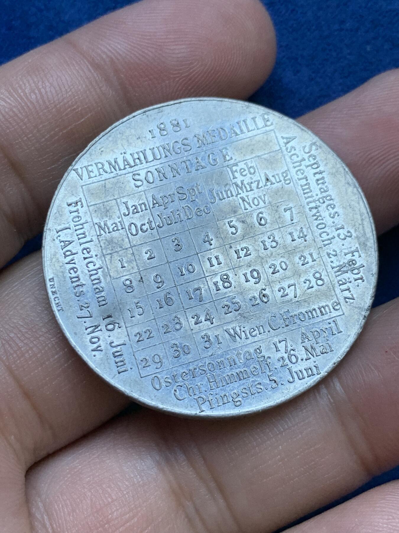 《竞宝斋》第293场- 周日，周一  2场连拍 （全场包邮） 奥地利 1881年 白色金属结婚纪念章 鲁道夫王储和斯蒂芬公主的结婚章 12.2g 37.4mm 保留原有的光彩 稀见