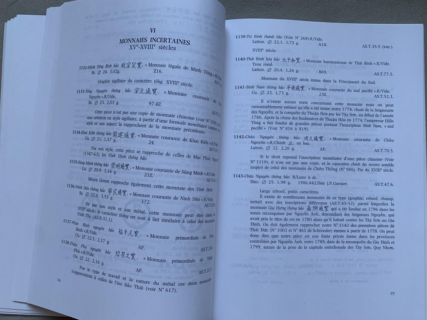 《竞宝斋》第293场- 周日，周一  2场连拍 （全场包邮） 两本一套 安南硬币图录及增补刊，绝版收藏级书籍，原刊为法国著名安南学者蒂埃里·弗朗索瓦于1987年出版并在2001年出版增补刊。A4纸大小。