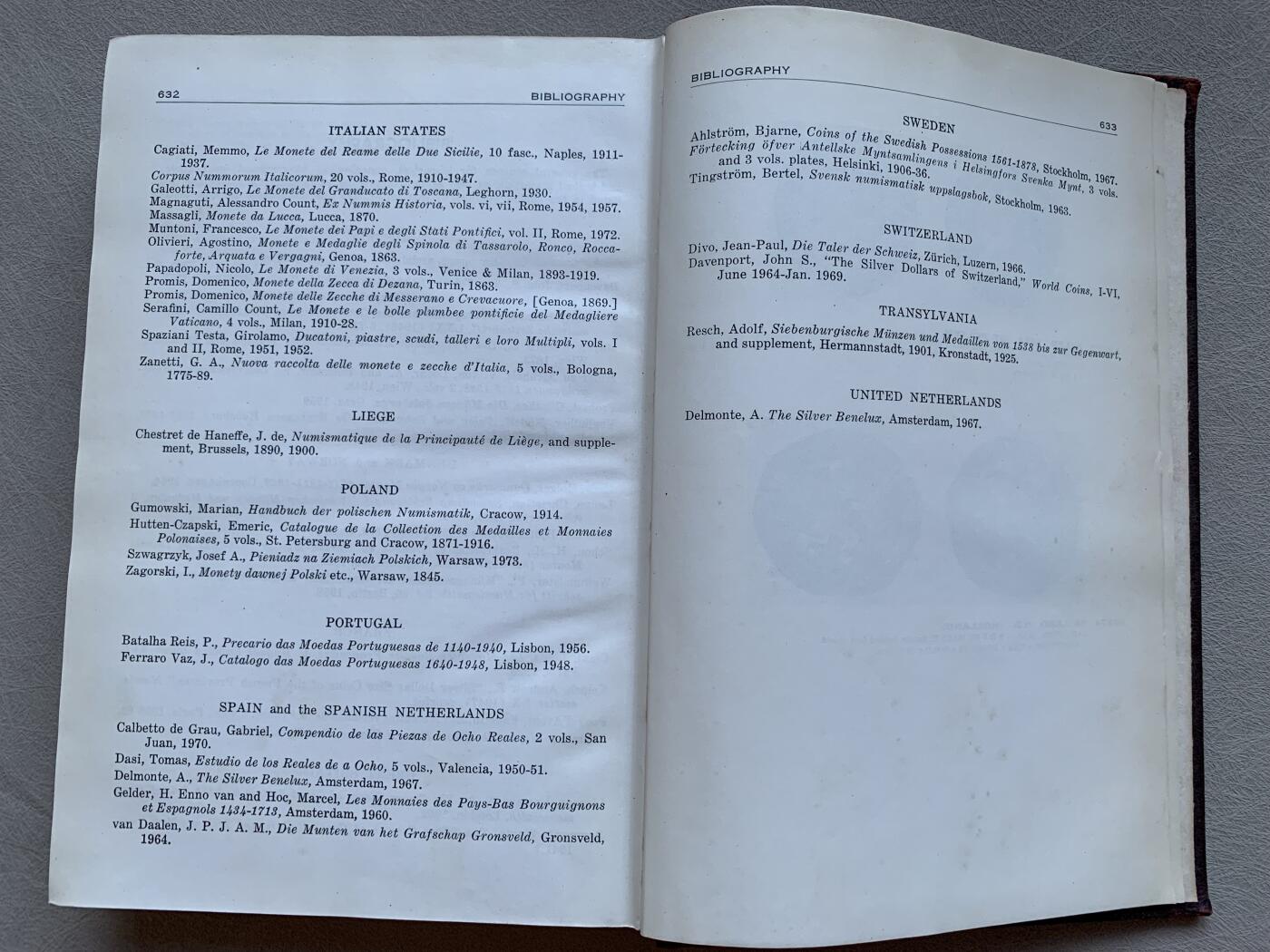 《竞宝斋》第293场- 周日，周一  2场连拍 （全场包邮） 达文波特欧洲克朗1600-1700目录，NGC和PCGS评级参考目录，达文波特欧洲目录第一难点，十分罕见。精装633页。