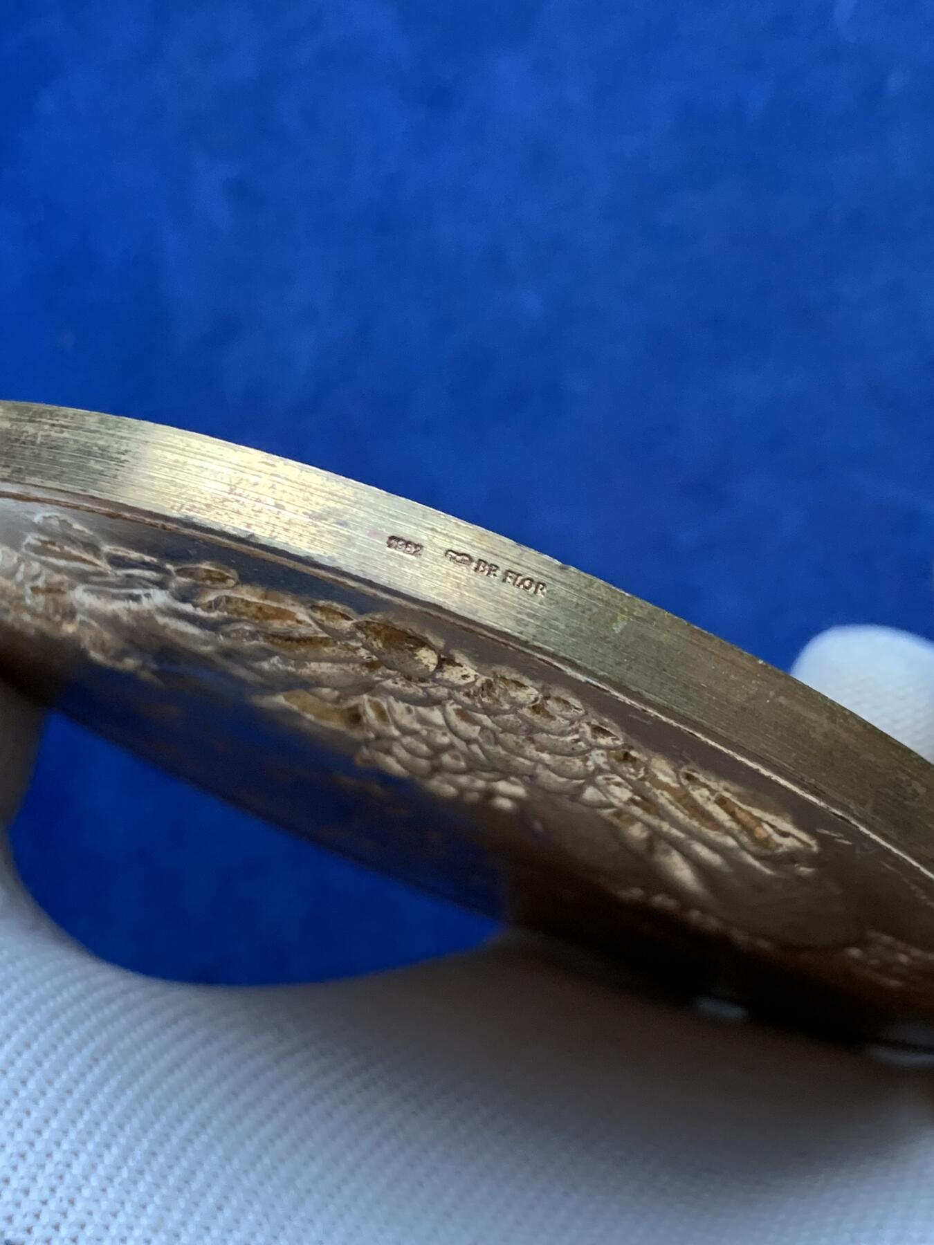 《竞宝斋》第293场- 周日，周一  2场连拍 （全场包邮） 法国愿望之手铜章 巨大规格 99mm 405.4g