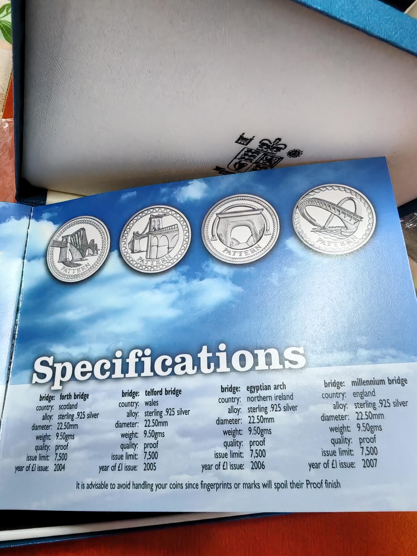 长老汇龙年精选第十四场拍卖 2004-2007英国桥4枚1英镑精制银币yangbi套装，盒证全