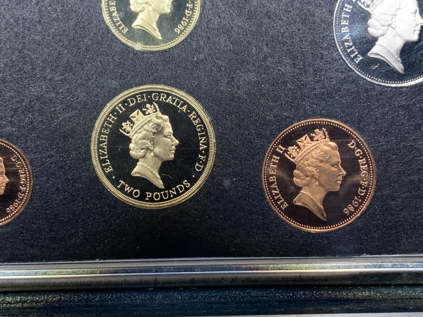 《竞宝斋》第293场- 周日，周一  2场连拍 （全场包邮） 英国1986年硬币套装 8枚装精制版 含2英镑纪念币