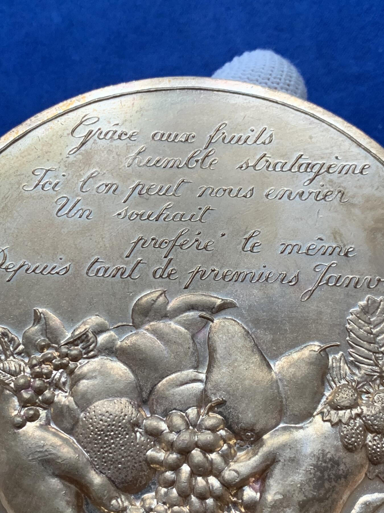 《竞宝斋》第293场- 周日，周一  2场连拍 （全场包邮） 法国愿望之手铜章 巨大规格 99mm 405.4g