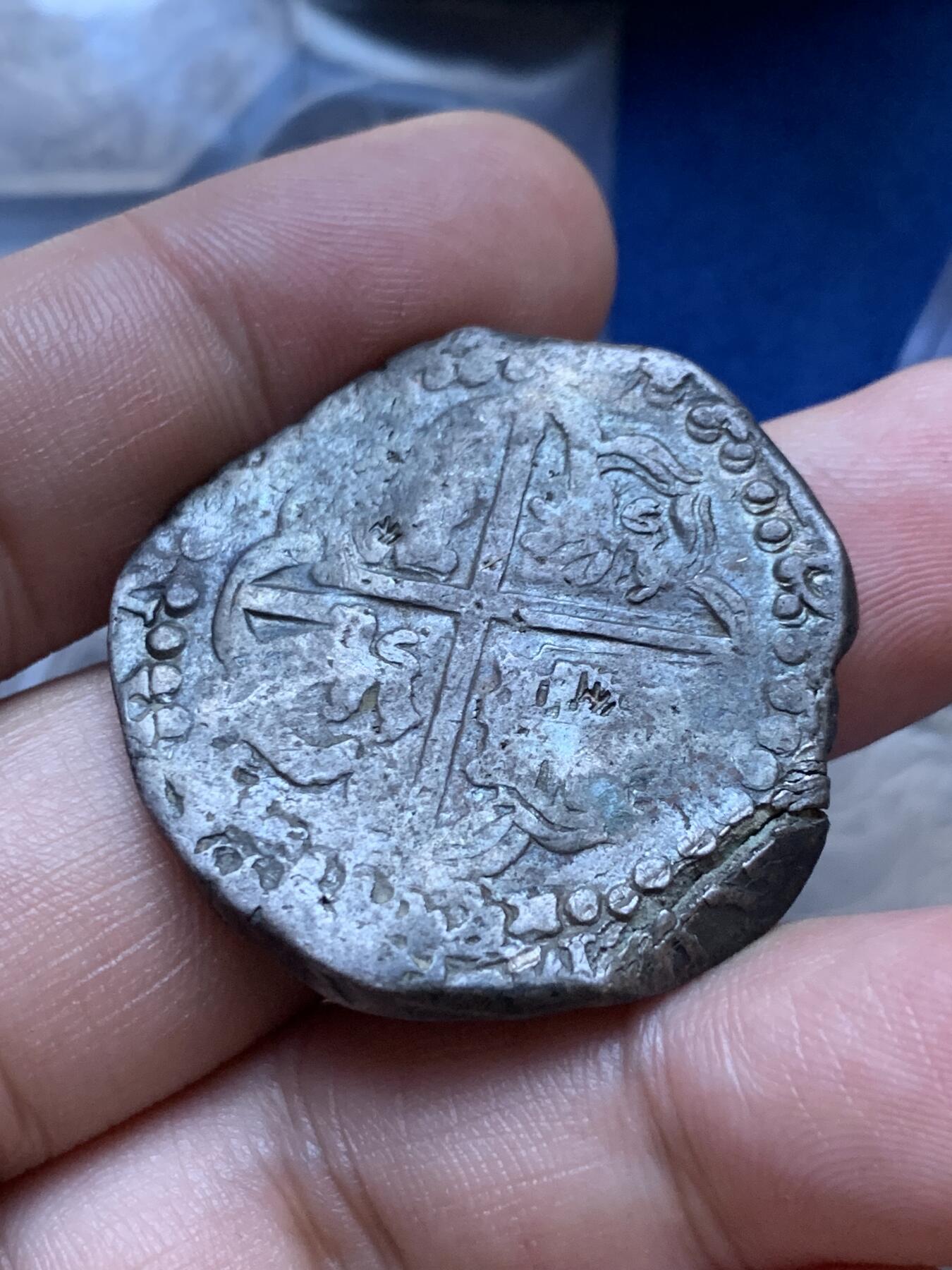 《竞宝斋》第293场- 周日，周一  2场连拍 （全场包邮） 16世纪 西班牙 8里亚尔大银币，经典品种，最早的全球贸易银币 26.7克，背面带有星星戳记，趣味品，细节见图