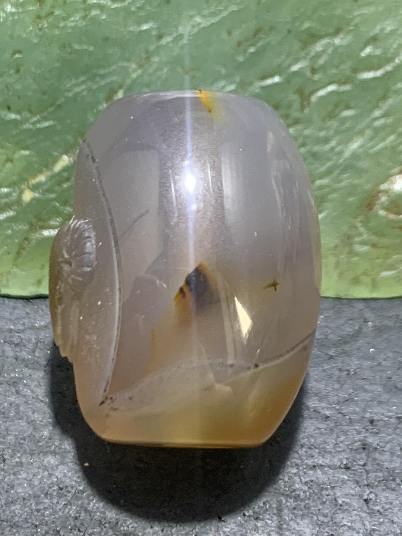 精美高玉化亚光巴西玛瑙手工俏色巧雕领头羊桶珠一个！