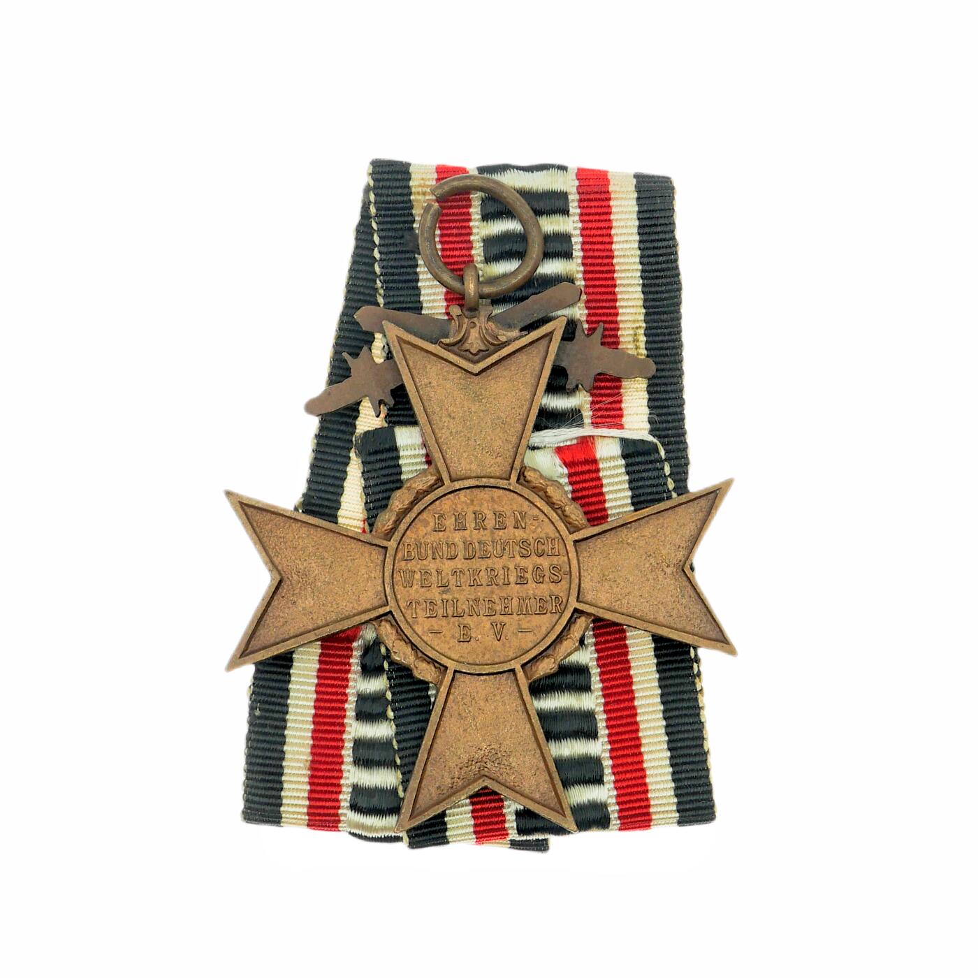 勋章奖章交易所8月4日拍卖 德国一战参与者荣誉纪念章，双剑版青铜制珐琅，带双剑版的需要出示战时战斗及负伤证明并须两名及以上证人作证获得，带原品稀少库存长绶带