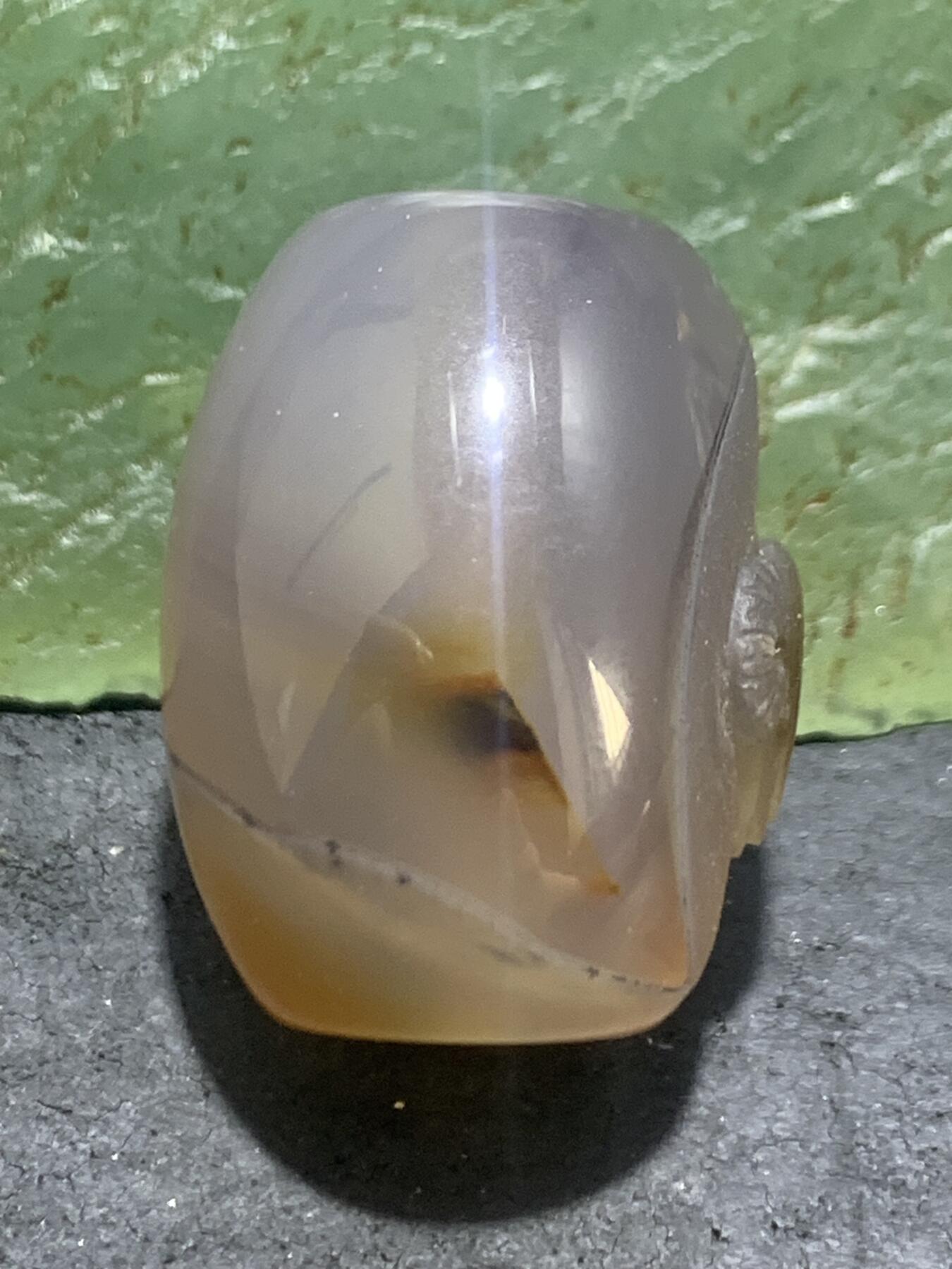 精美高玉化亚光巴西玛瑙手工俏色巧雕领头羊桶珠一个！