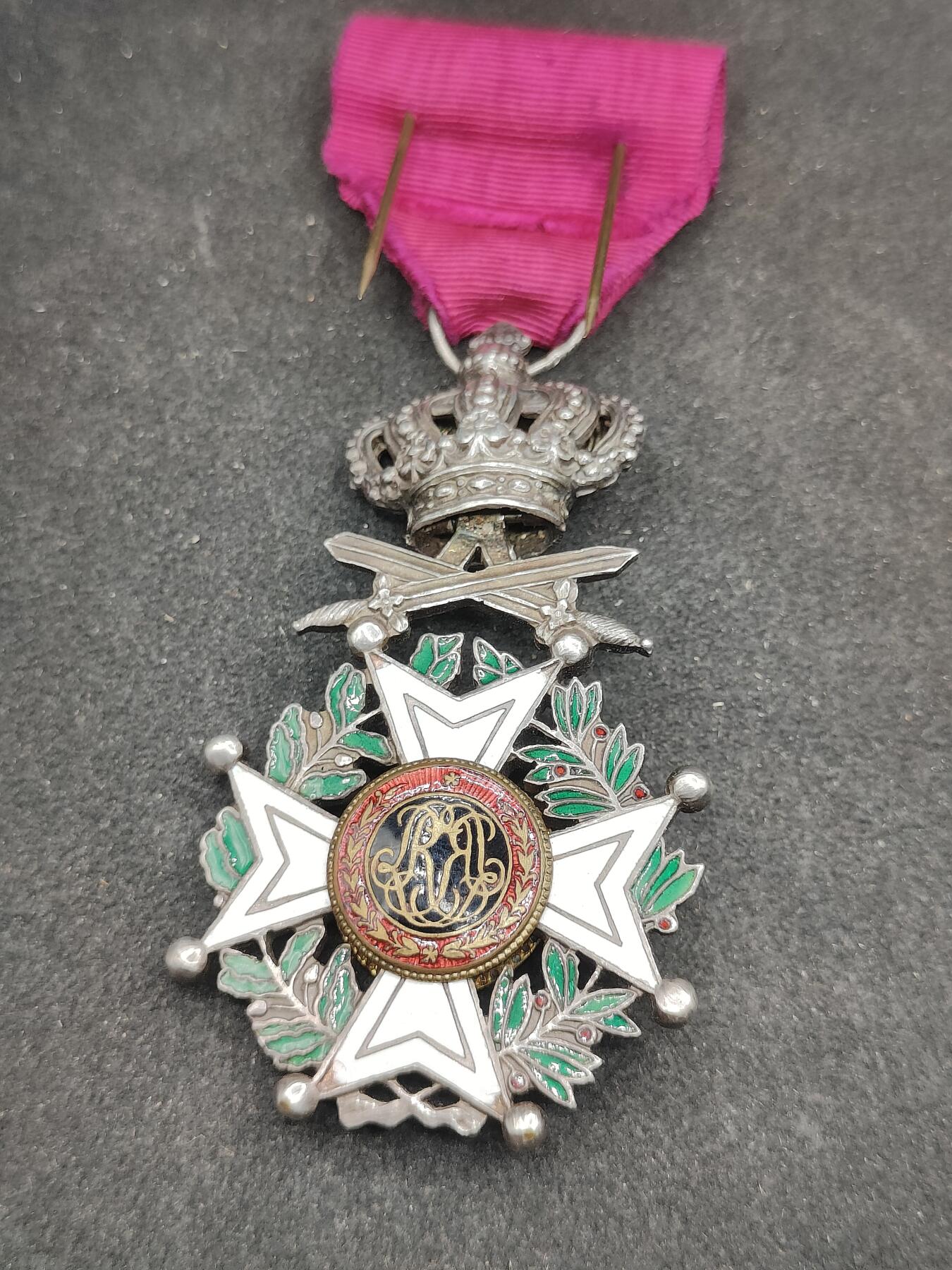 全场0元起拍 第179期 咸鱼国勋章拍卖专场 8月4日（周日）下午6：00开始 比利时 带剑军事版奥利波德勋章 银制