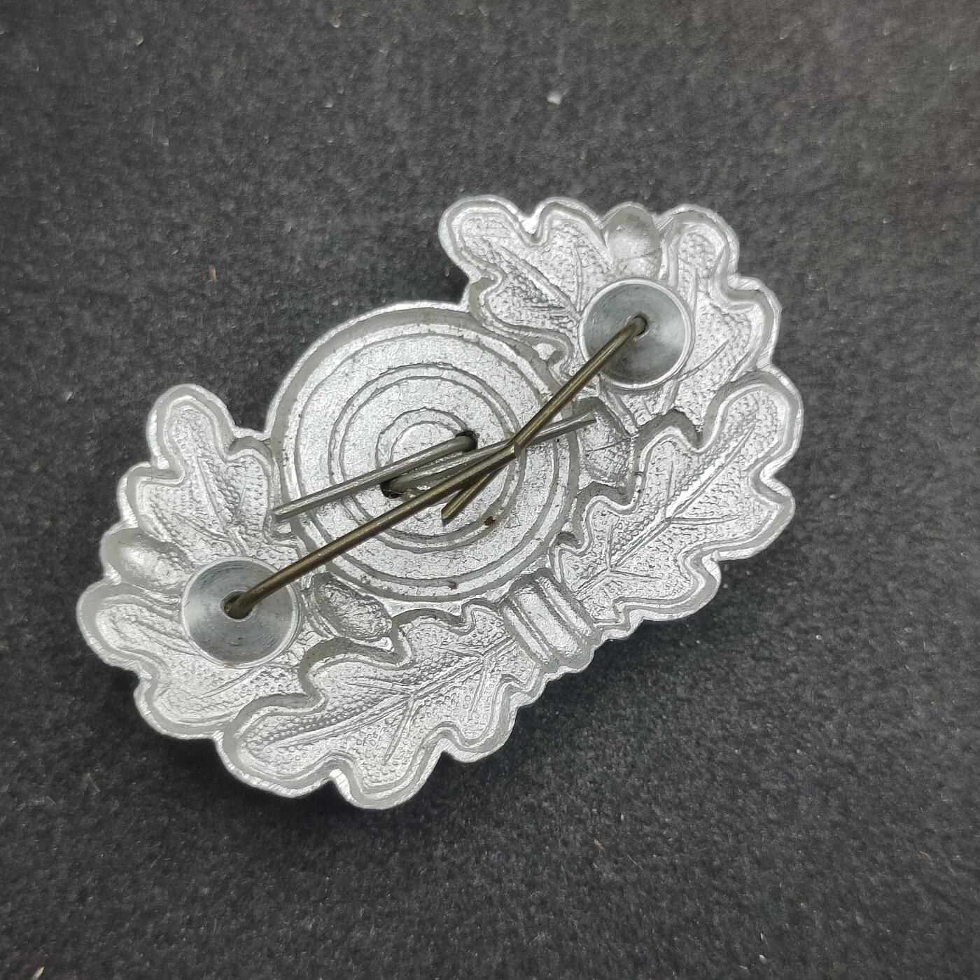 全场0元起拍 第179期 咸鱼国勋章拍卖专场 8月4日（周日）下午6：00开始 东德陆军分体式士官 兵 帽徽