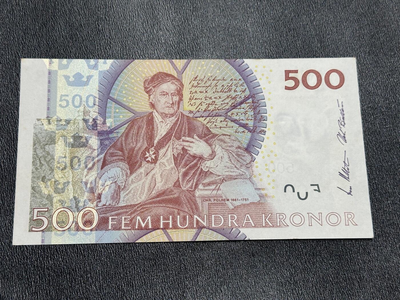 《外钞收藏家》第三百九十七期 瑞典500克朗 UNC- 有压痕和潮