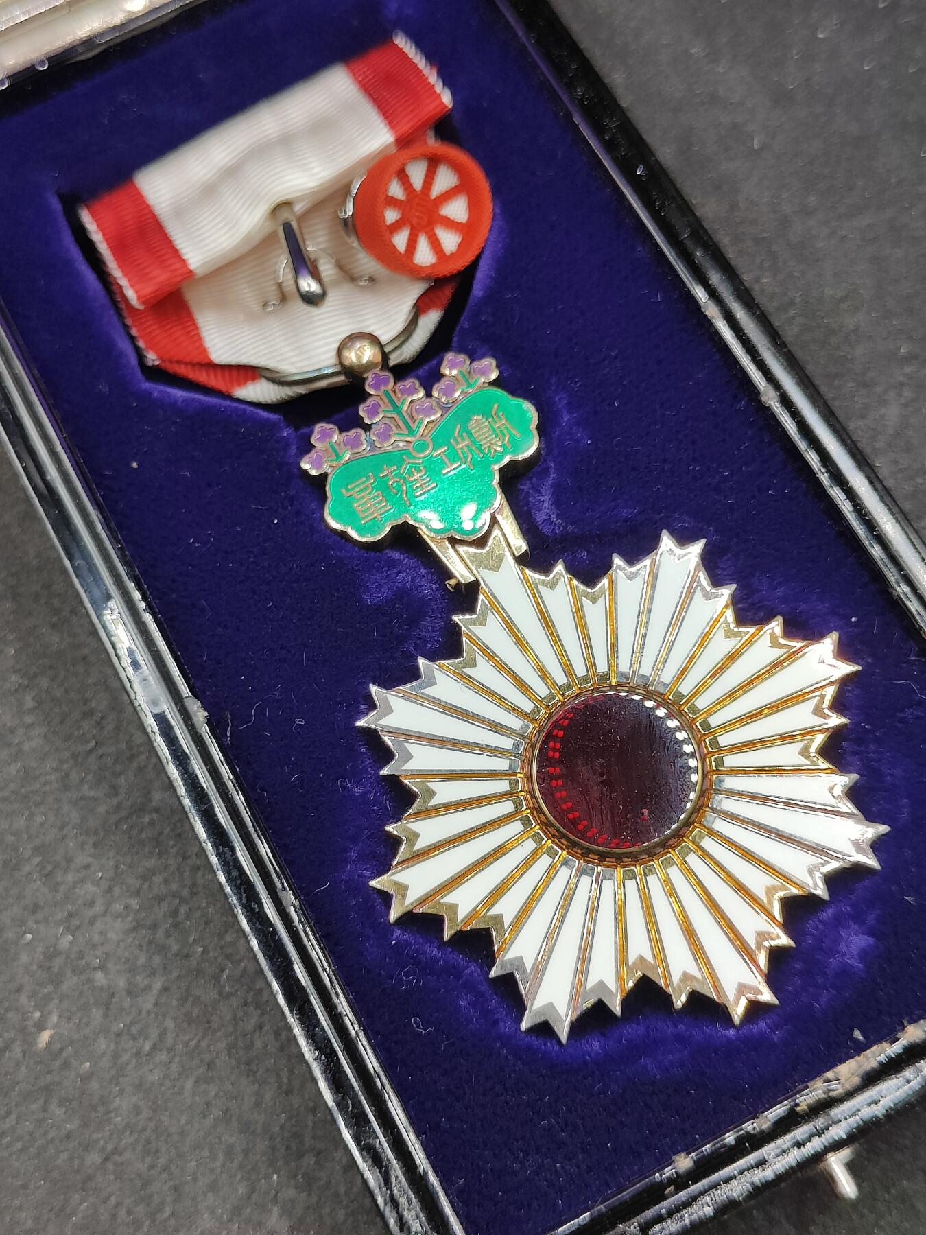 全场0元起拍 第179期 咸鱼国勋章拍卖专场 8月4日（周日）下午6：00开始 美品 鎏金完美品 日本五等旭日章银制带盒略