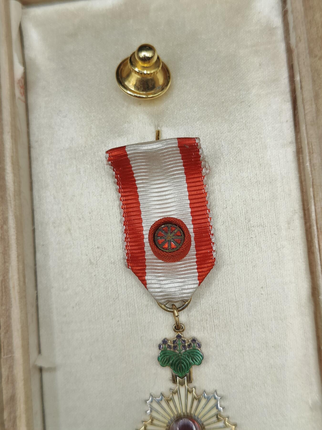 全场0元起拍 第179期 咸鱼国勋章拍卖专场 8月4日（周日）下午6：00开始 稀少 美品鎏金完美品 日本五等旭日迷你章 银质珐琅