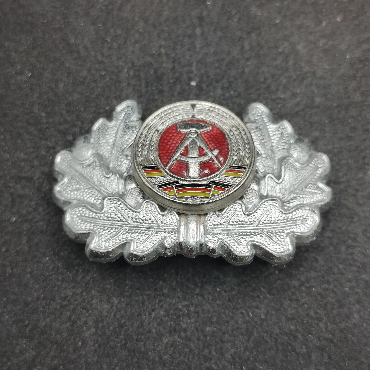 全场0元起拍 第179期 咸鱼国勋章拍卖专场 8月4日（周日）下午6：00开始 东德陆军分体式士官 兵 帽徽