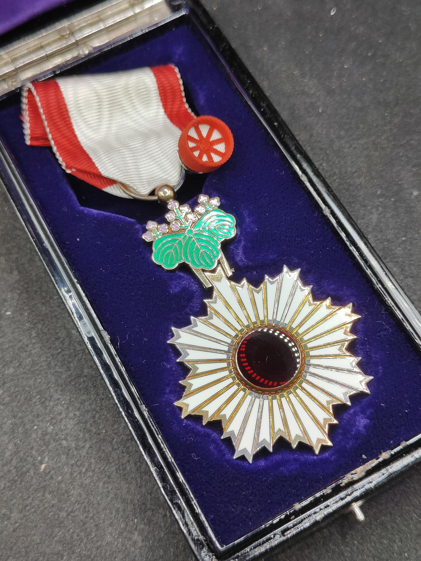 全场0元起拍 第179期 咸鱼国勋章拍卖专场 8月4日（周日）下午6：00开始 美品 鎏金完美品 日本五等旭日章银制带盒略