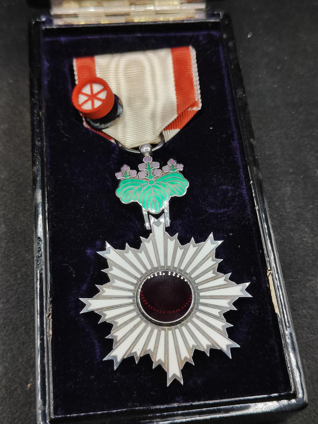 全场0元起拍 第179期 咸鱼国勋章拍卖专场 8月4日（周日）下午6：00开始 美品 日本六等旭日章银制带盒略