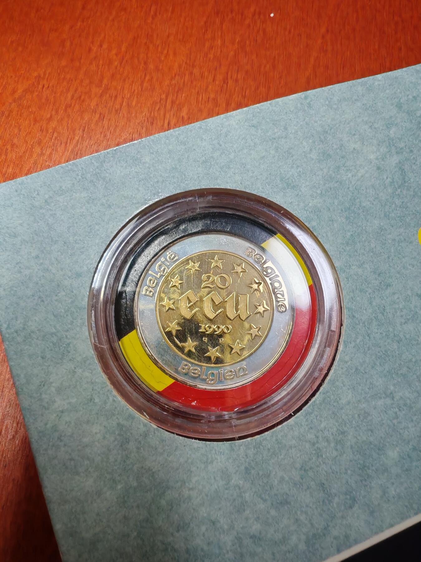 长老汇龙年精选第十五场拍卖 1990比利时博杜安国王20欧元金银双金属精制币，卡装，1/5盎司金，也就是6克多一点黄金，仅金价都3000多了