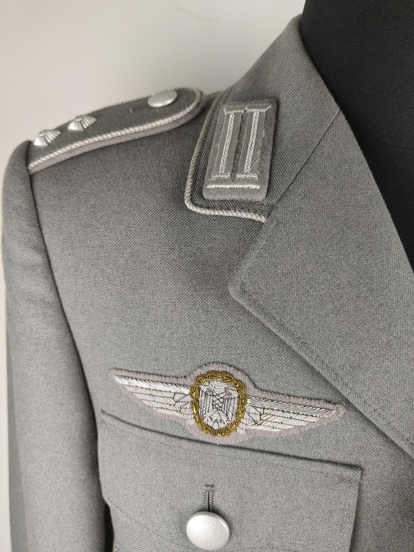 全场0元起拍 第179期 咸鱼国勋章拍卖专场 8月4日（周日）下午6：00开始 西德陆航中尉常服上衣 胸围100 肩宽44 衣长76 袖长63